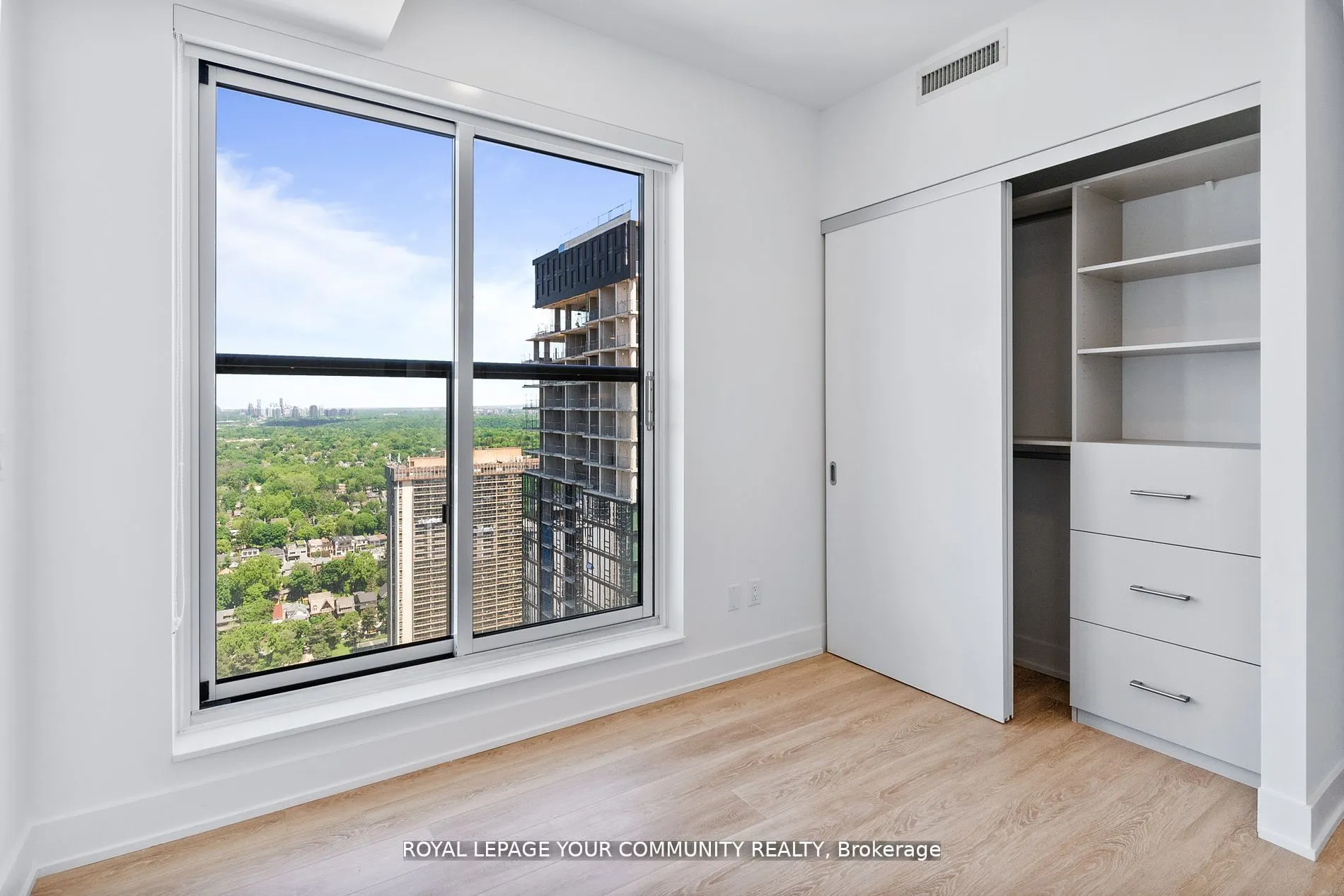 200 Redpath Avenue, #2809