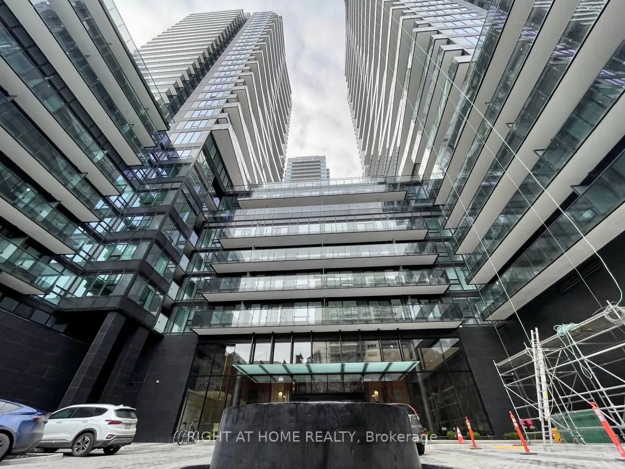 127 Broadway Avenue, #2411S
