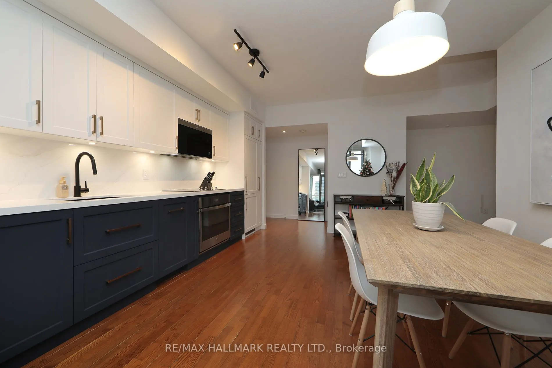 285 Mutual Street #2201