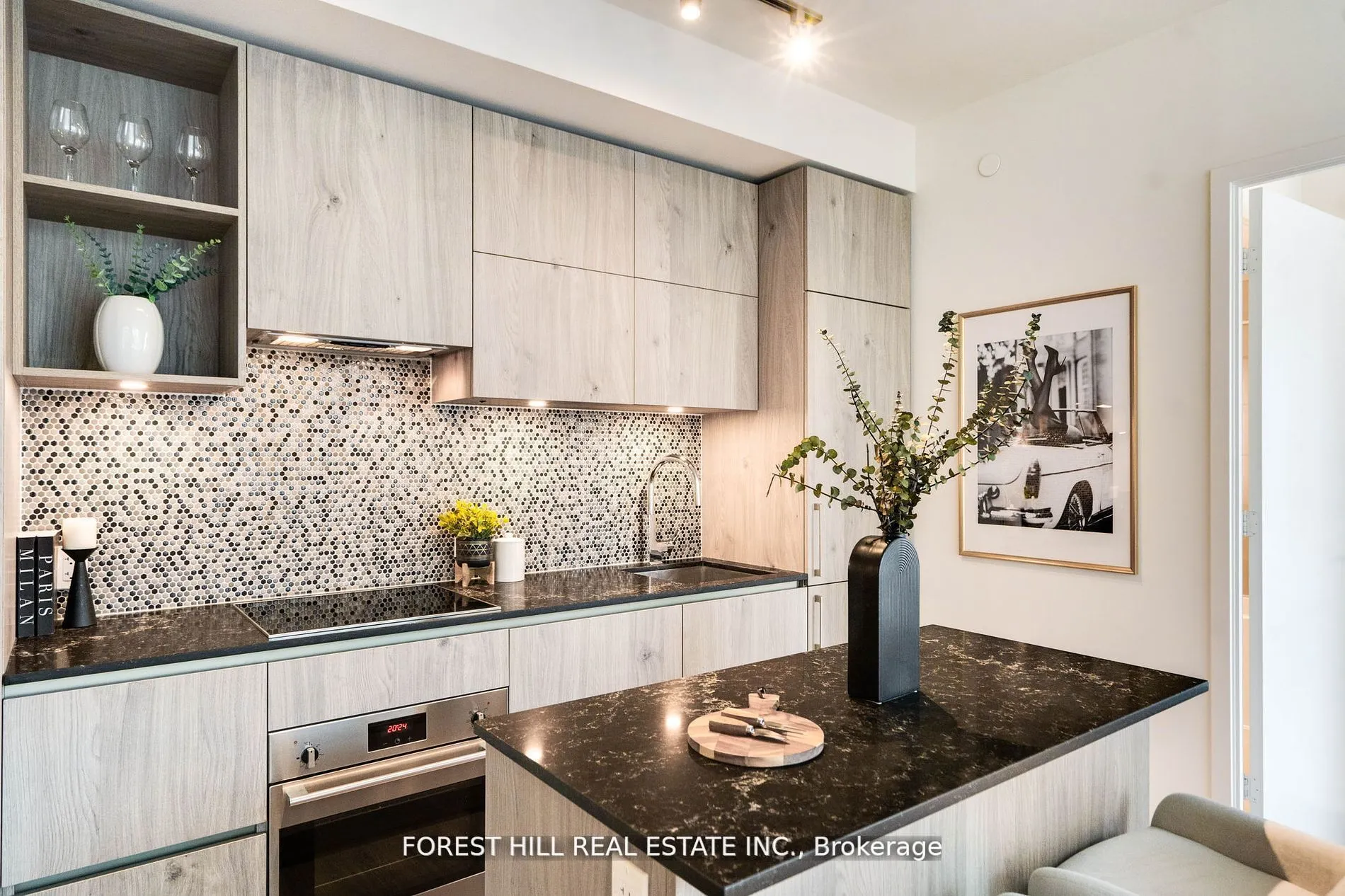 1 Yorkville Avenue, #802