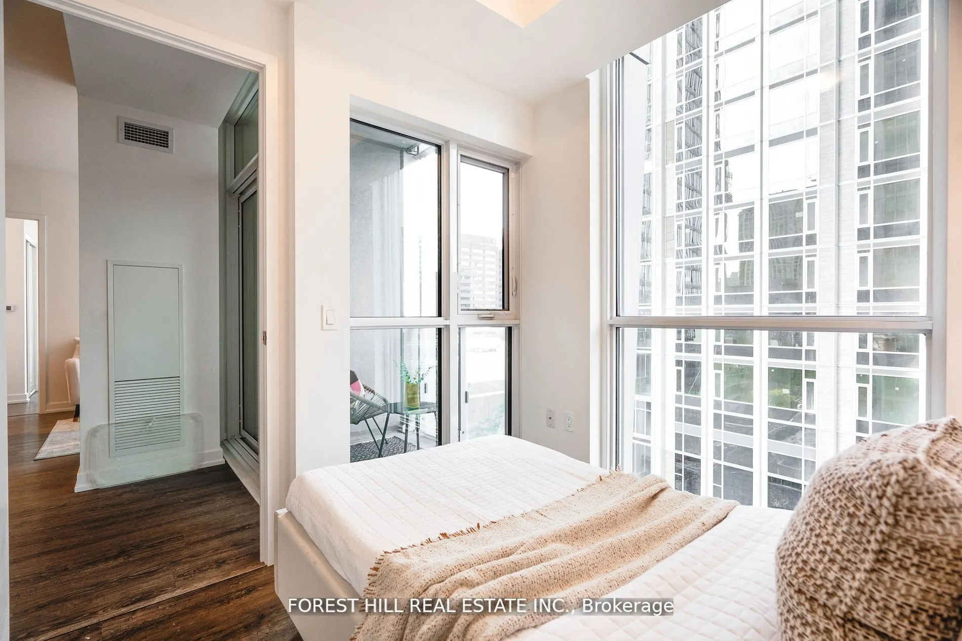 1 Yorkville Avenue, #802