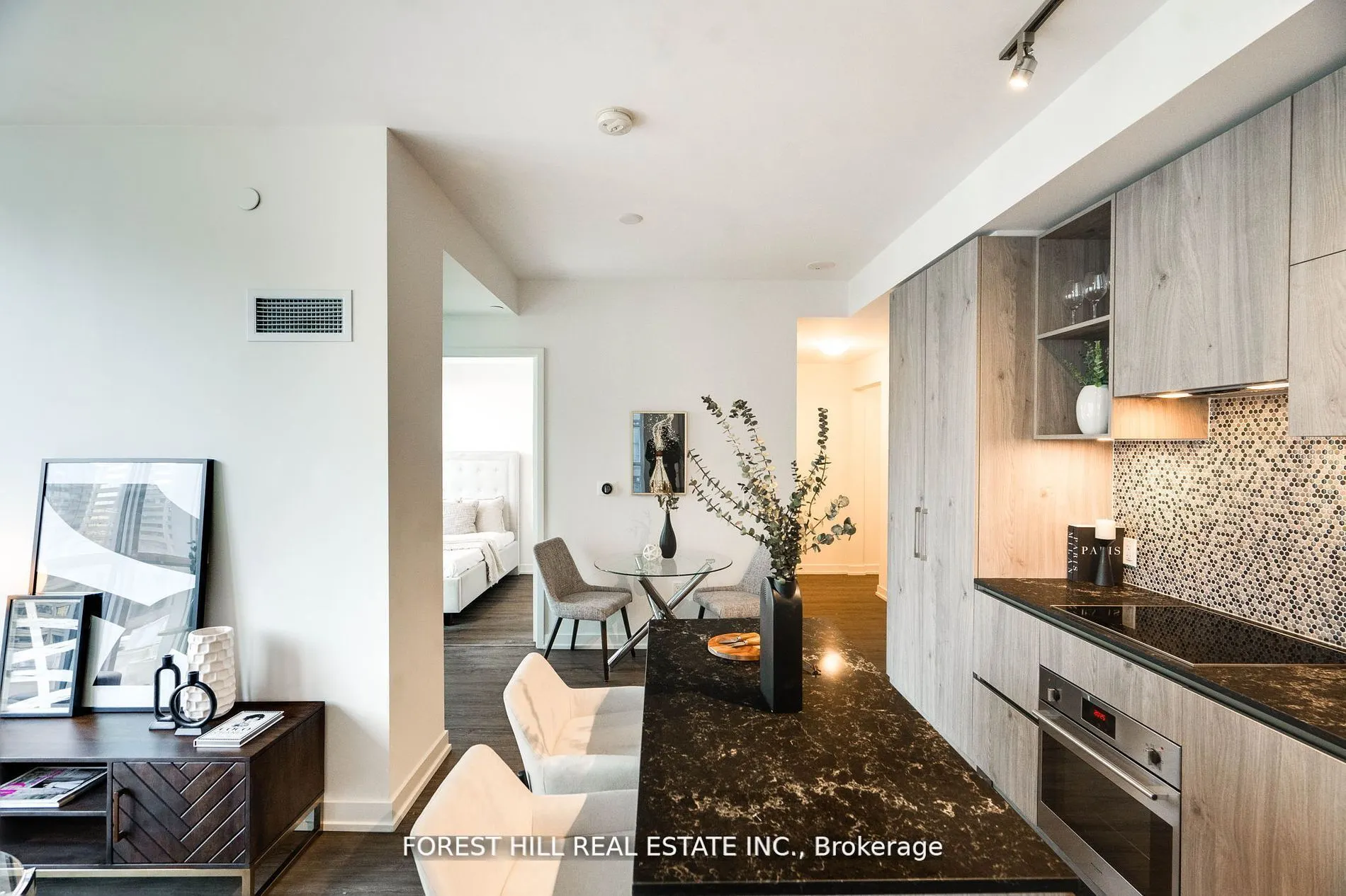 1 Yorkville Avenue, #802