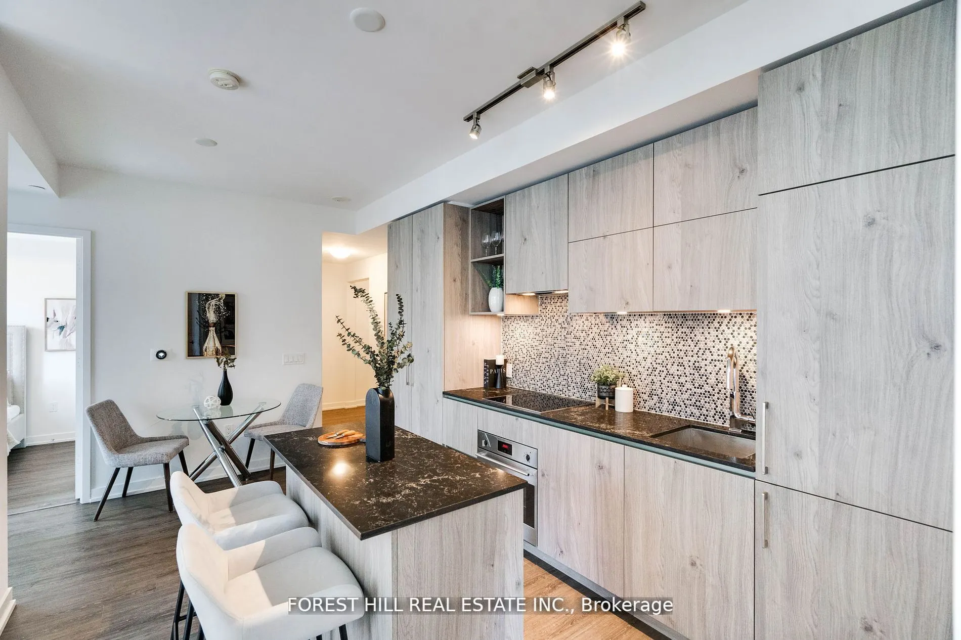 1 Yorkville Avenue, #802