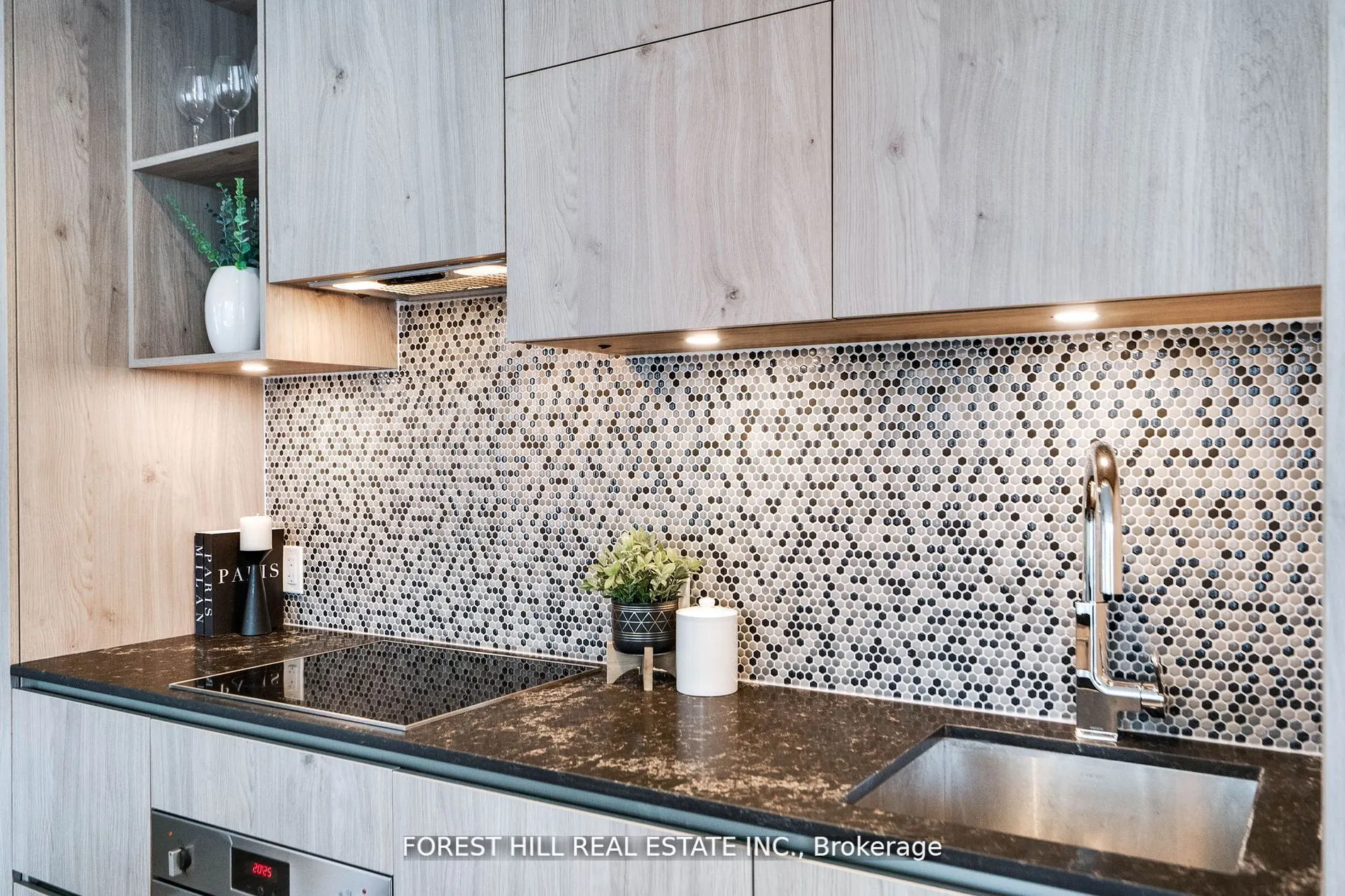 1 Yorkville Avenue, #802