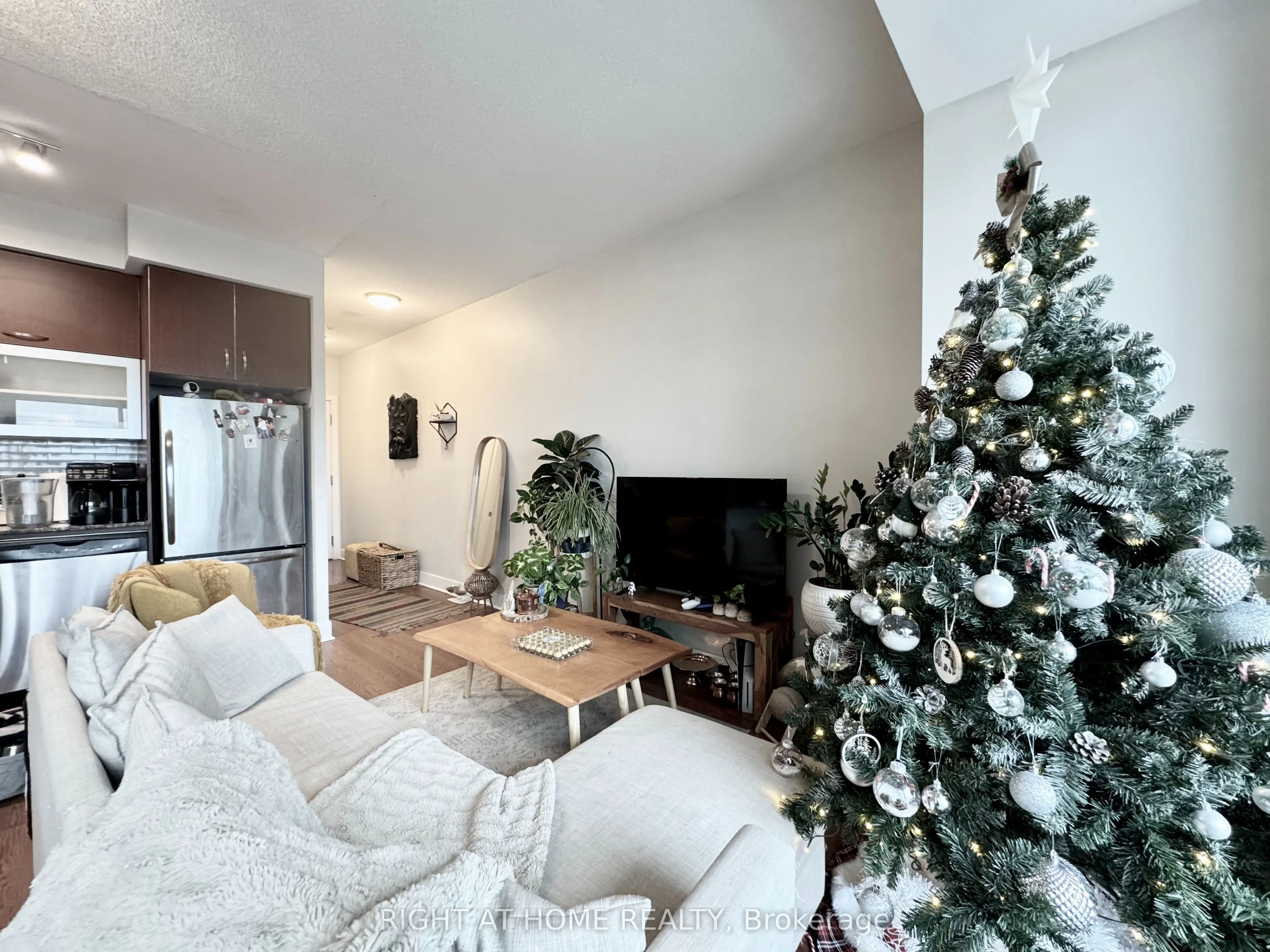 90 Stadium Road, #606