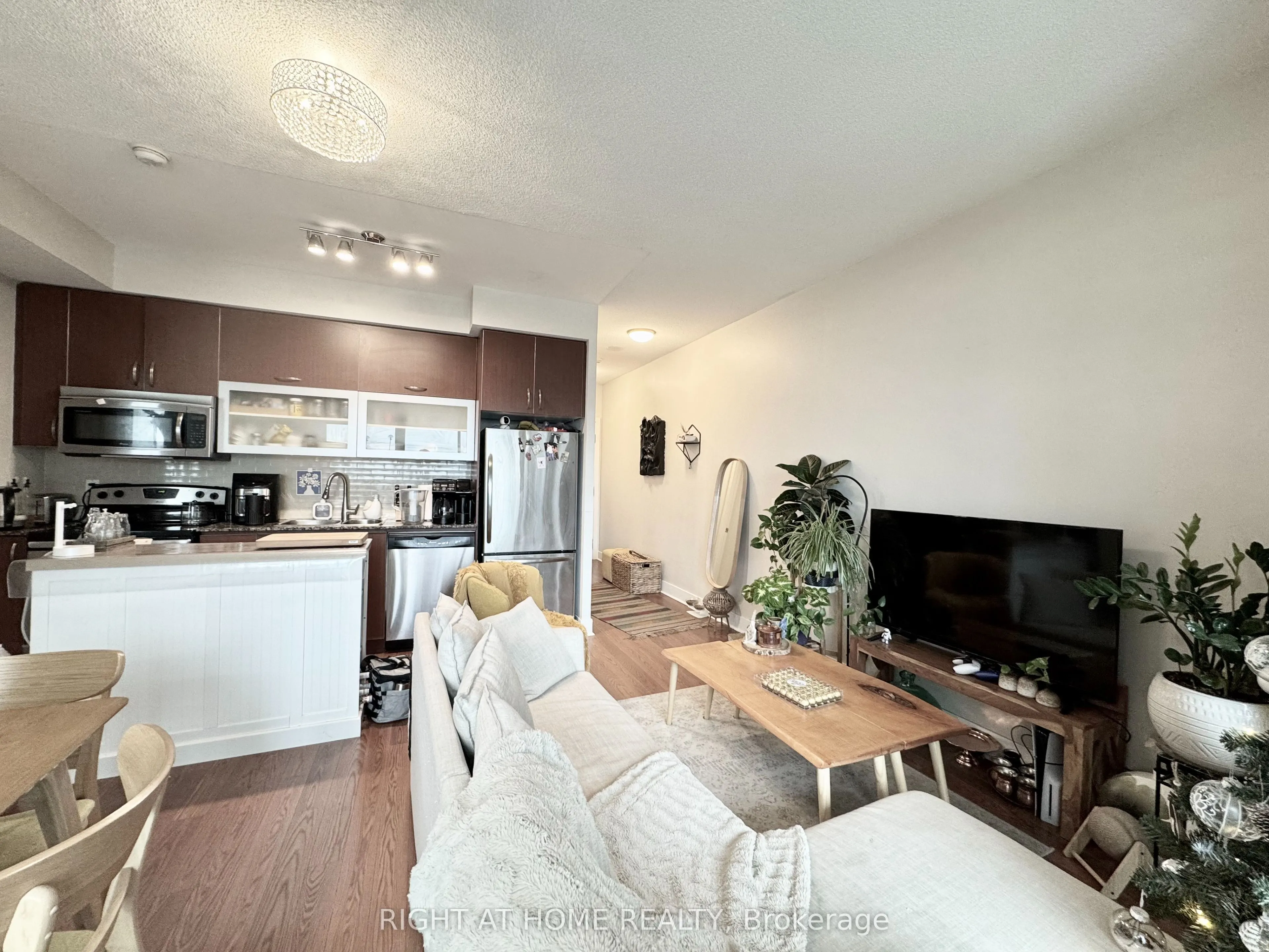 90 Stadium Road, #606
