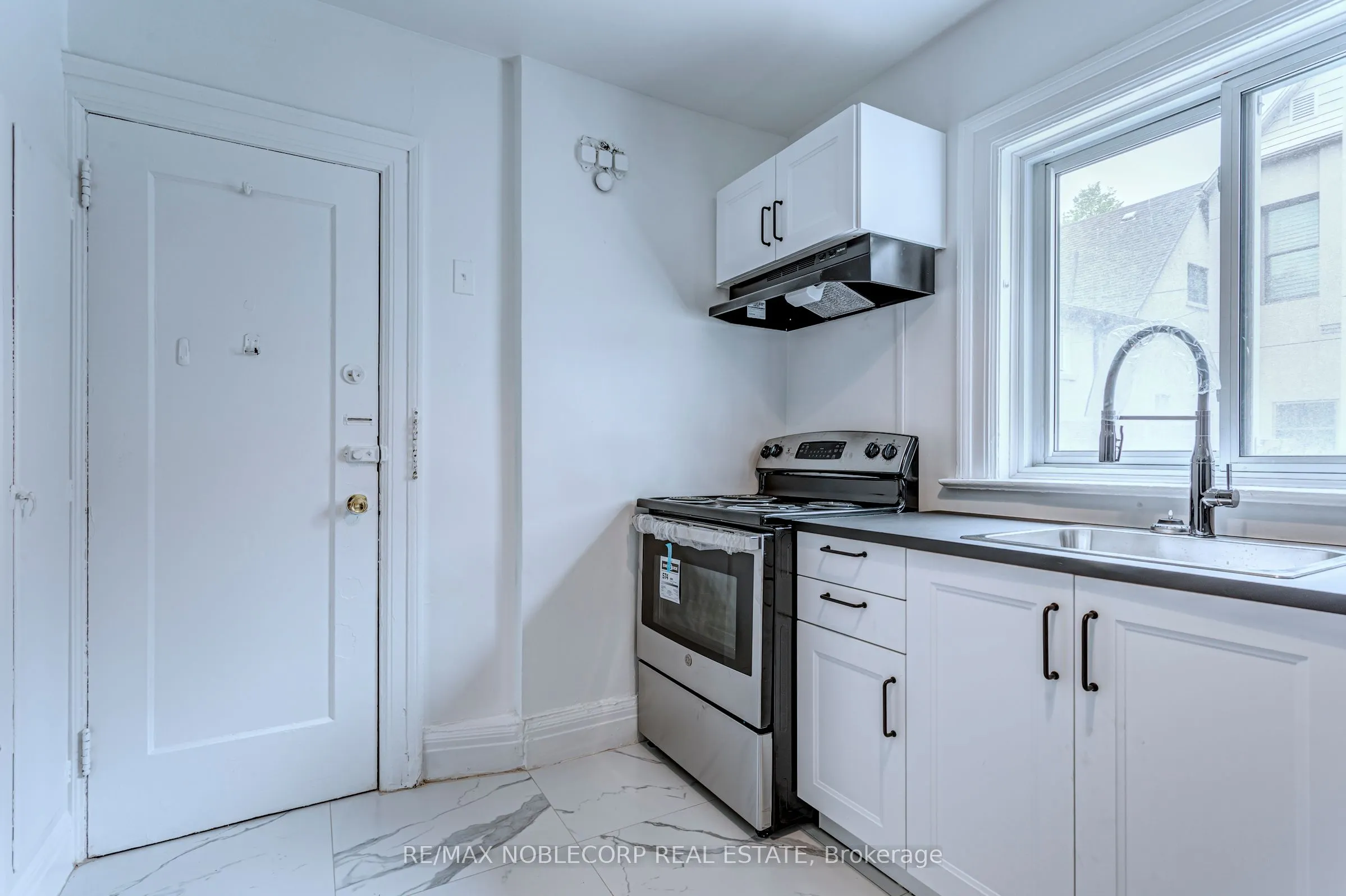 809 Duplex Avenue, #A  Main