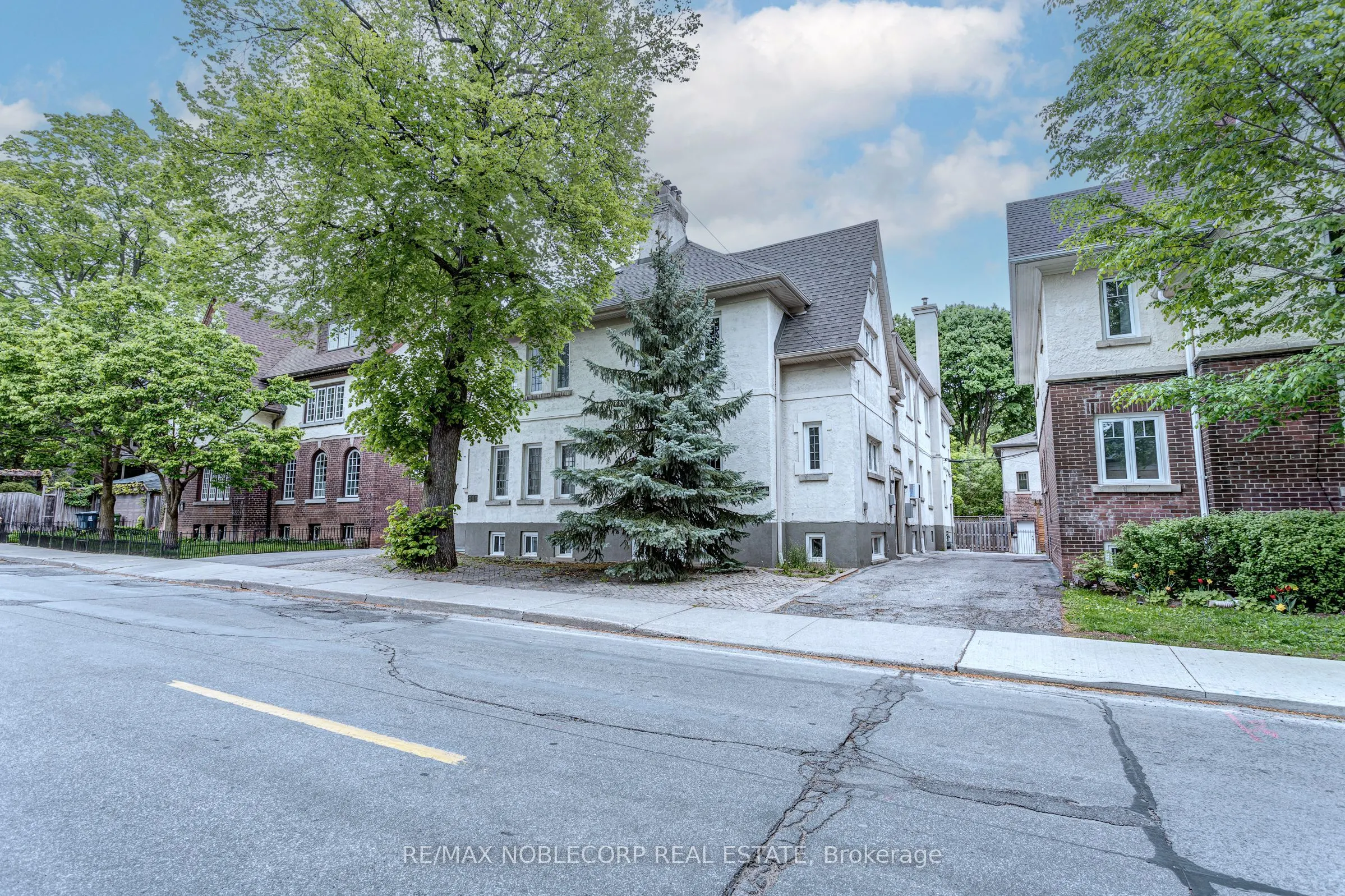 809 Duplex Avenue, #A  Main