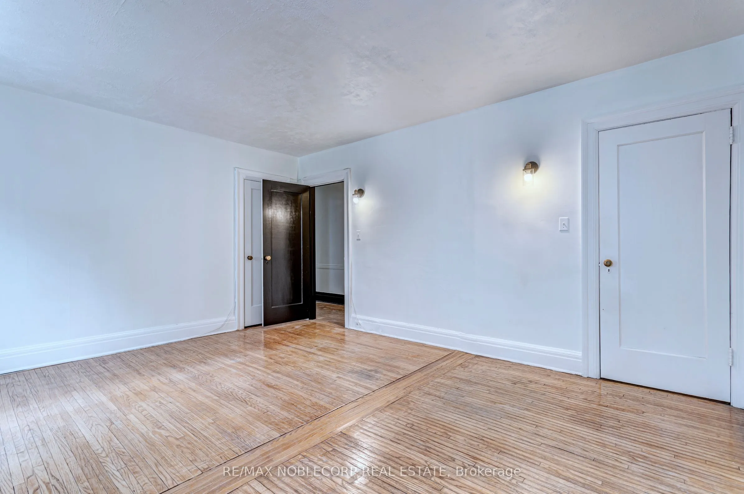 809 Duplex Avenue, #A  Main