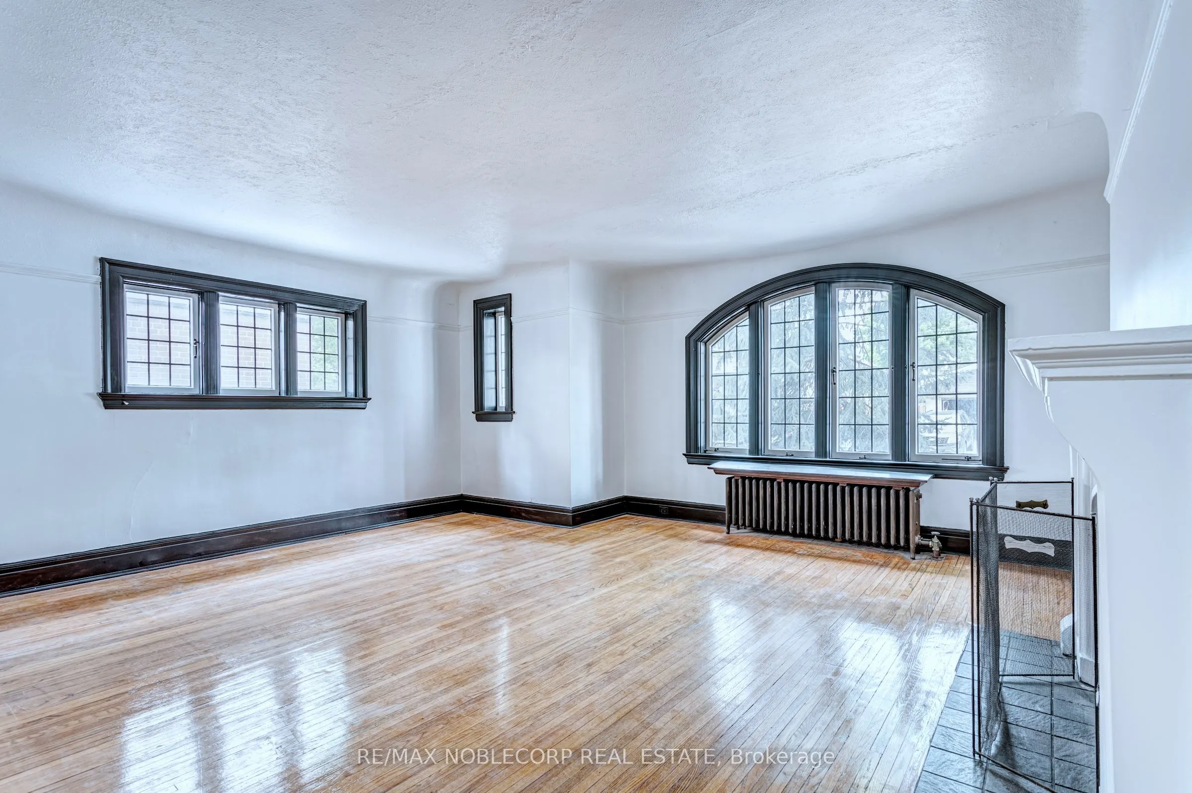 809 Duplex Avenue, #A  Main