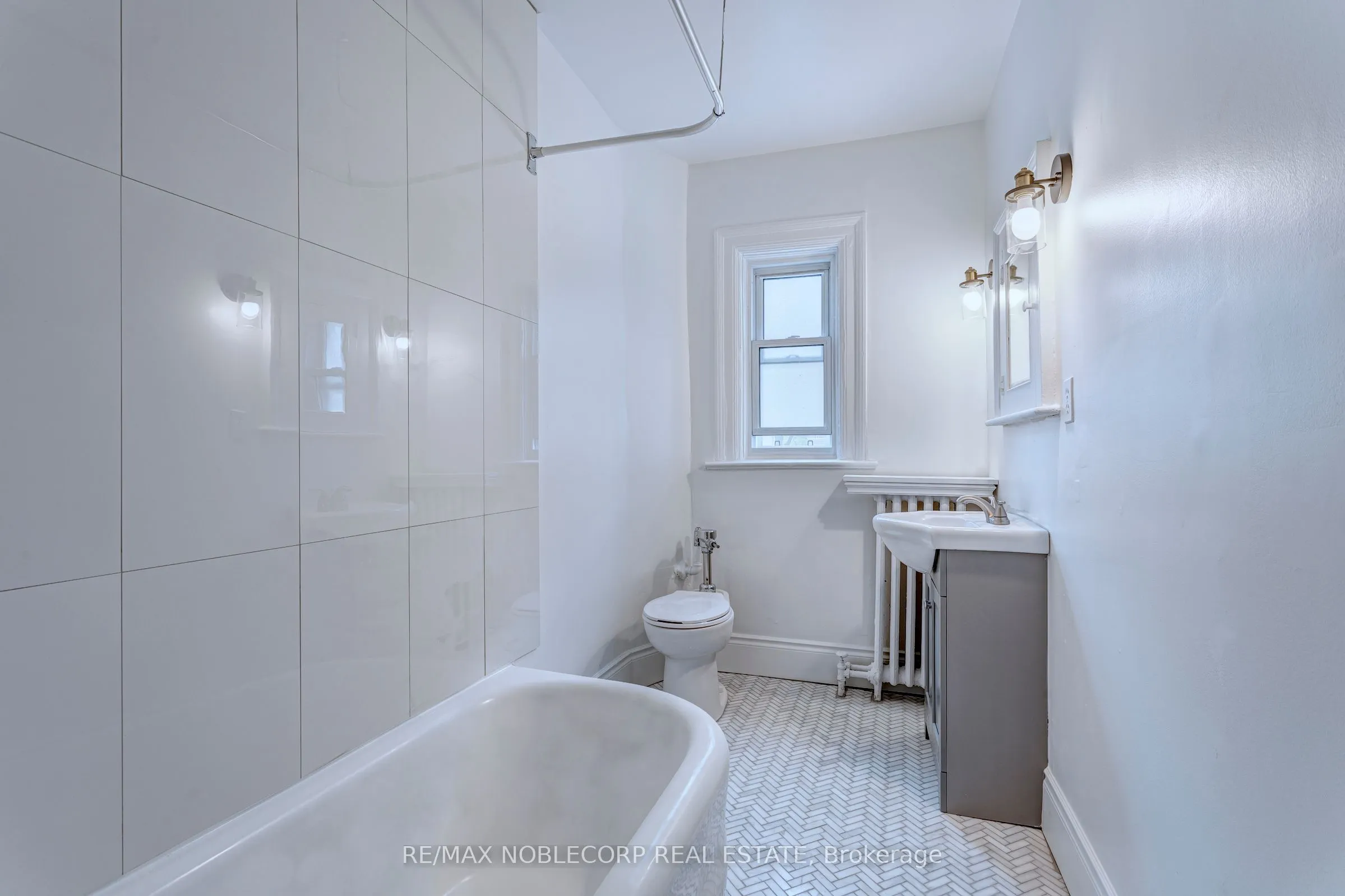 809 Duplex Avenue, #A  Main