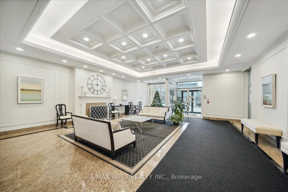 1 Hycrest Avenue #203