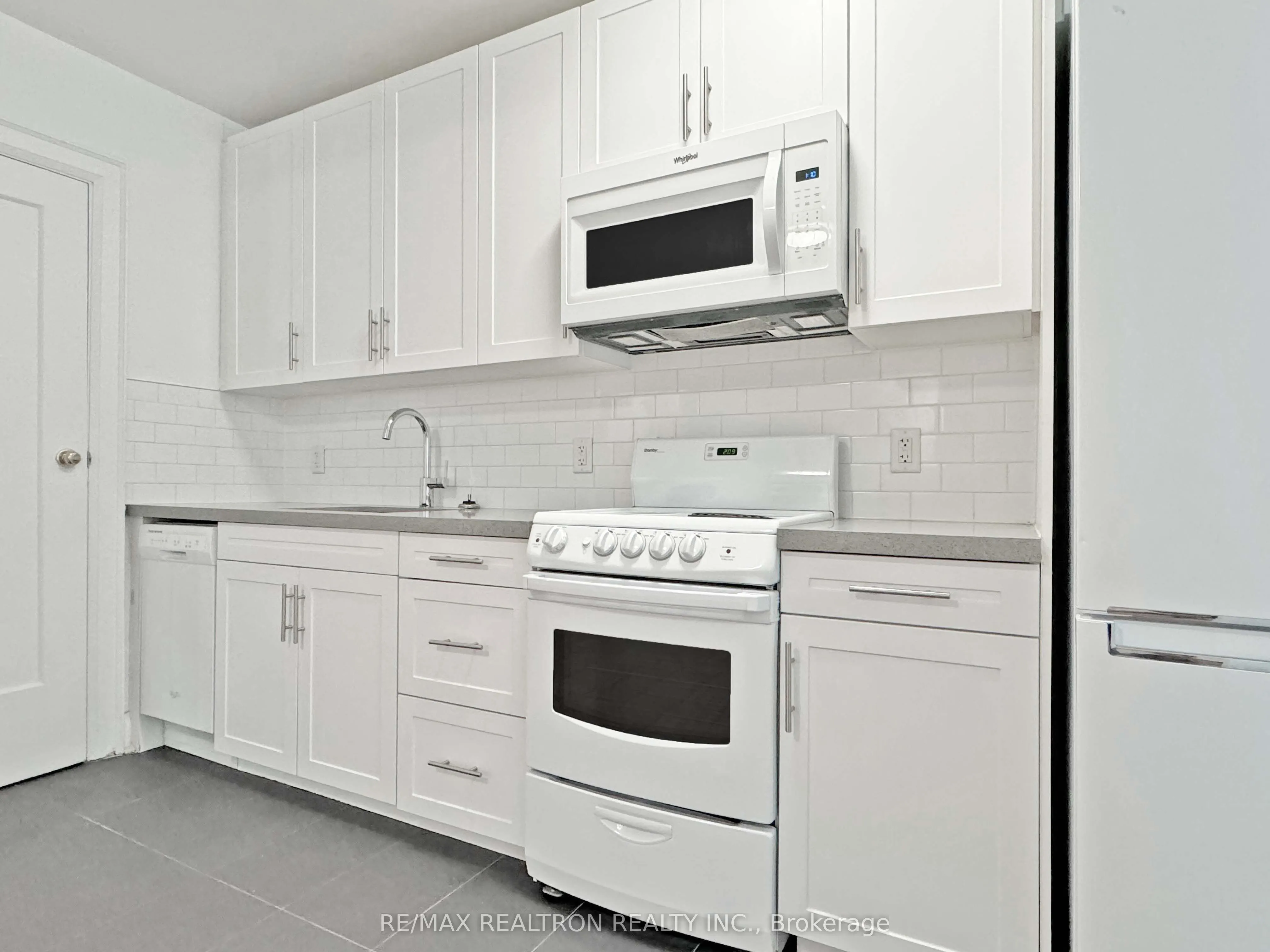394 Avenue Road #304
