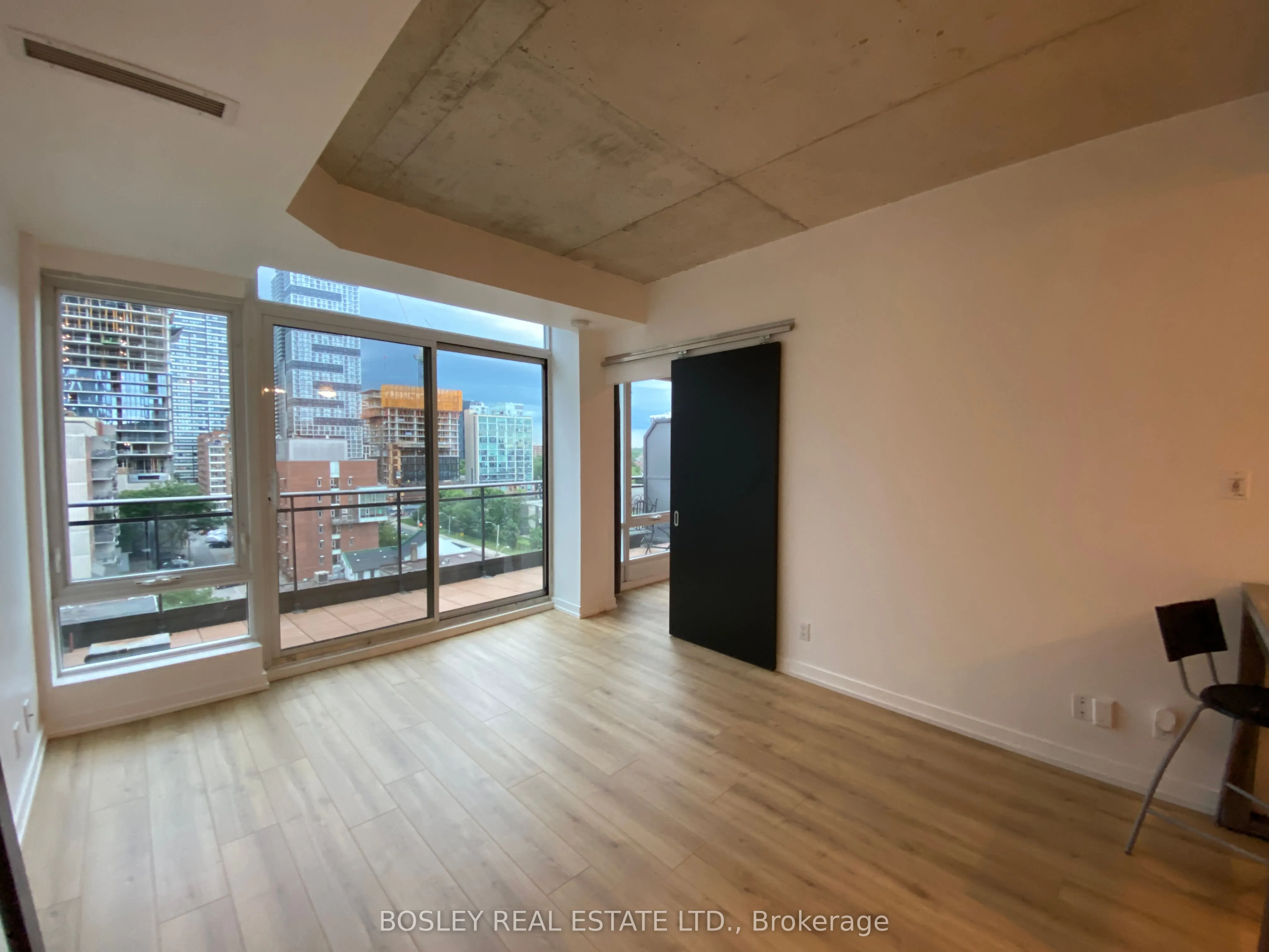 127 Queen Street E, #904