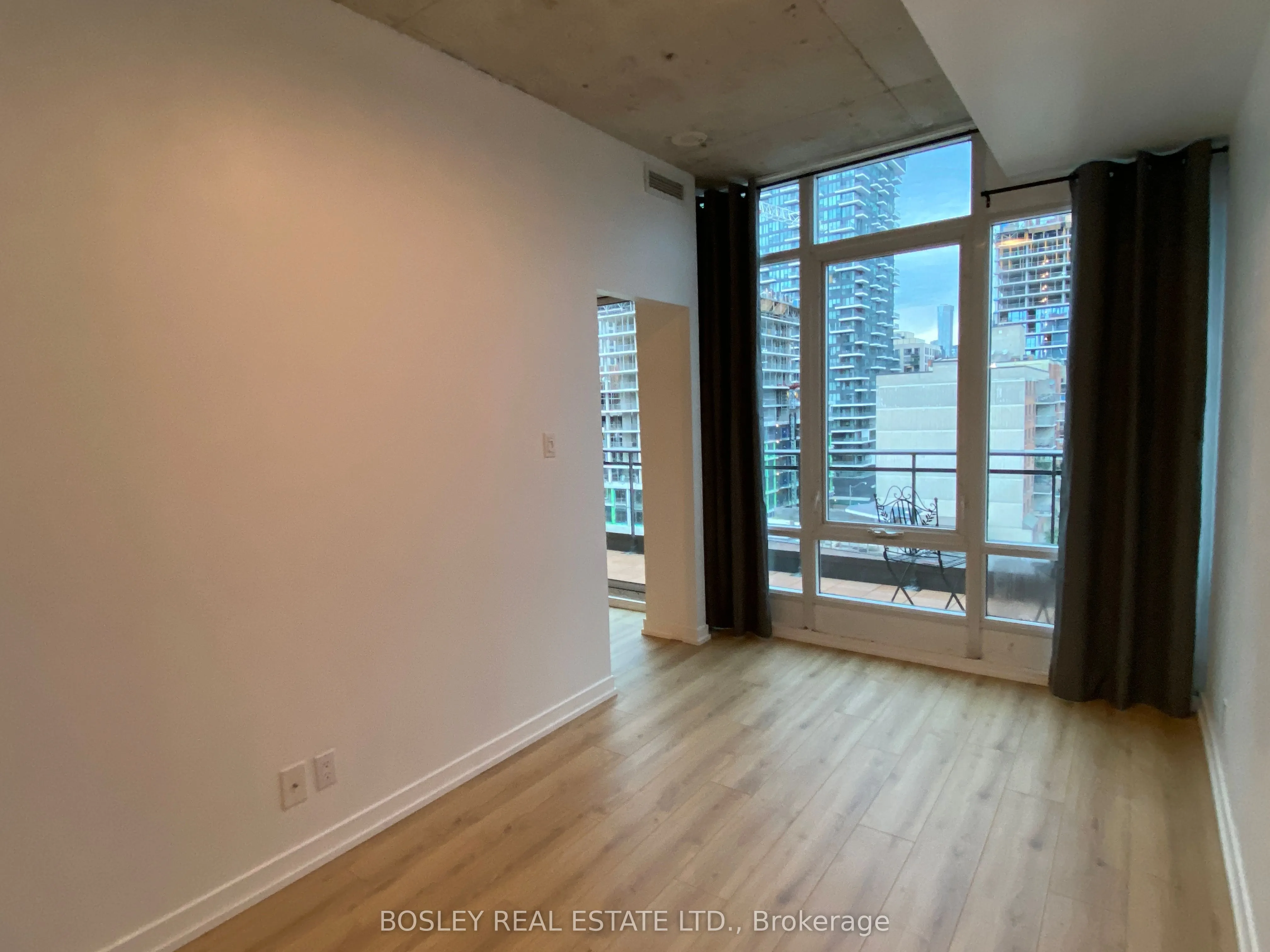 127 Queen Street E, #904