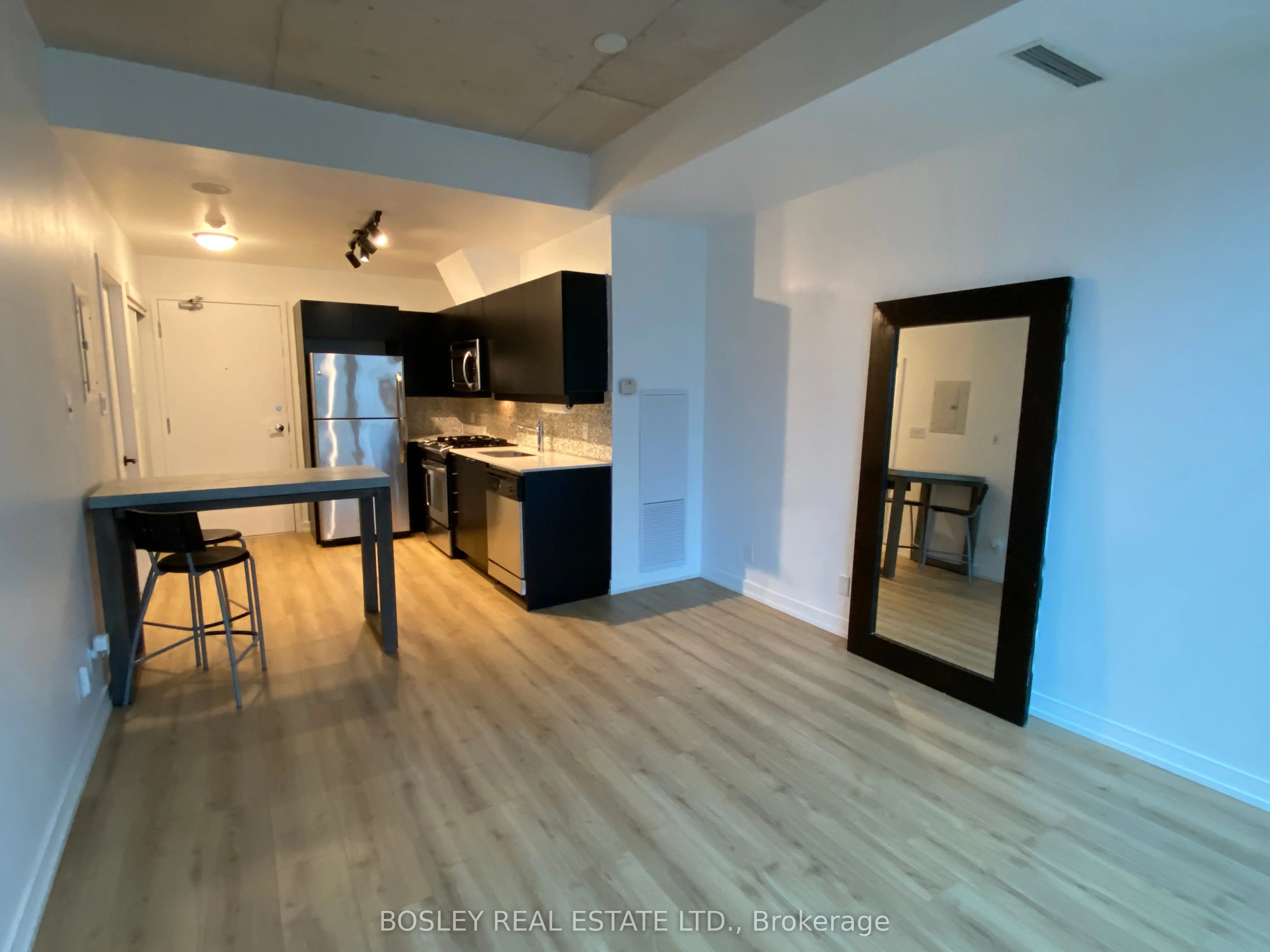 127 Queen Street E, #904