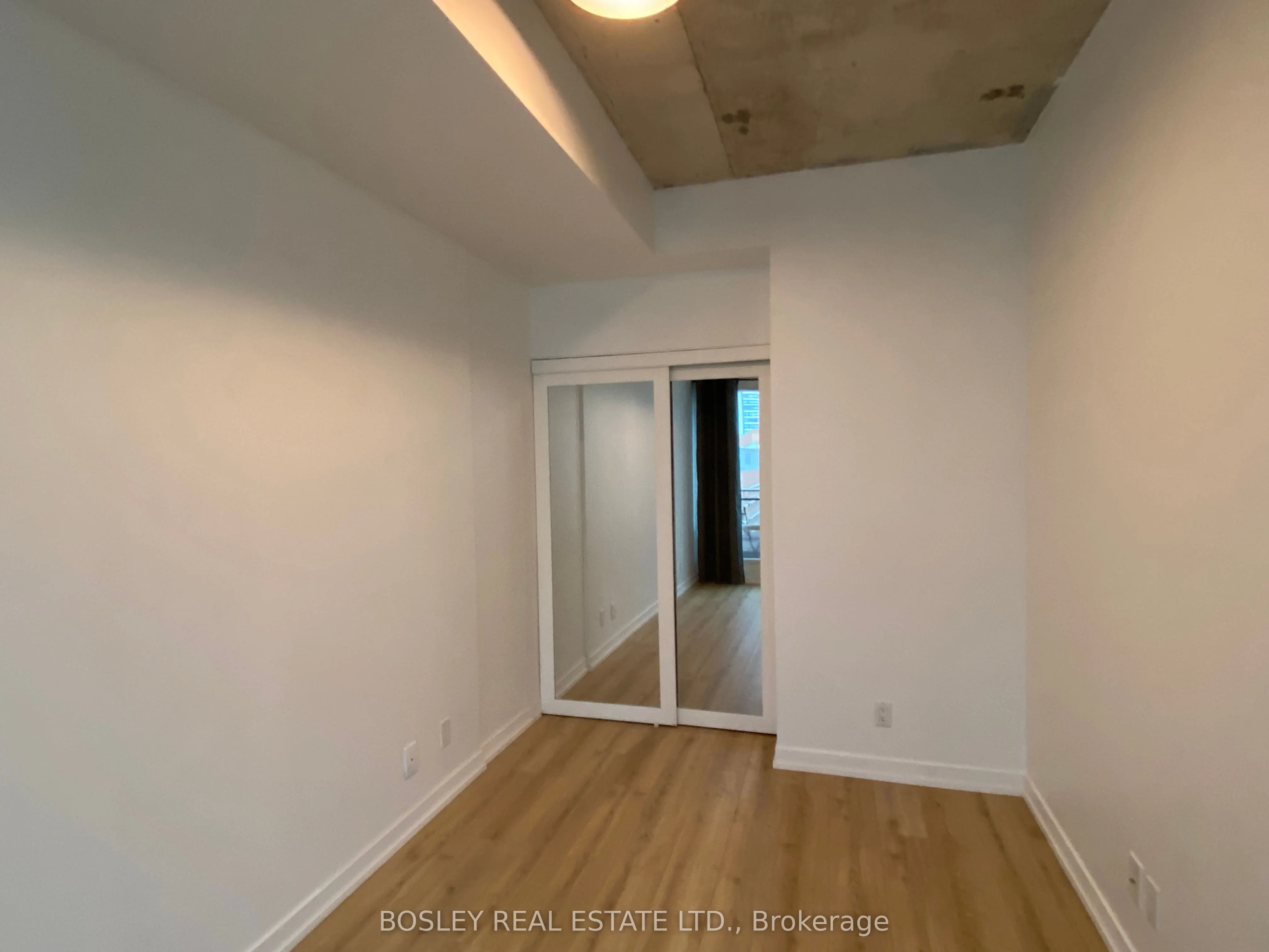 127 Queen Street E, #904