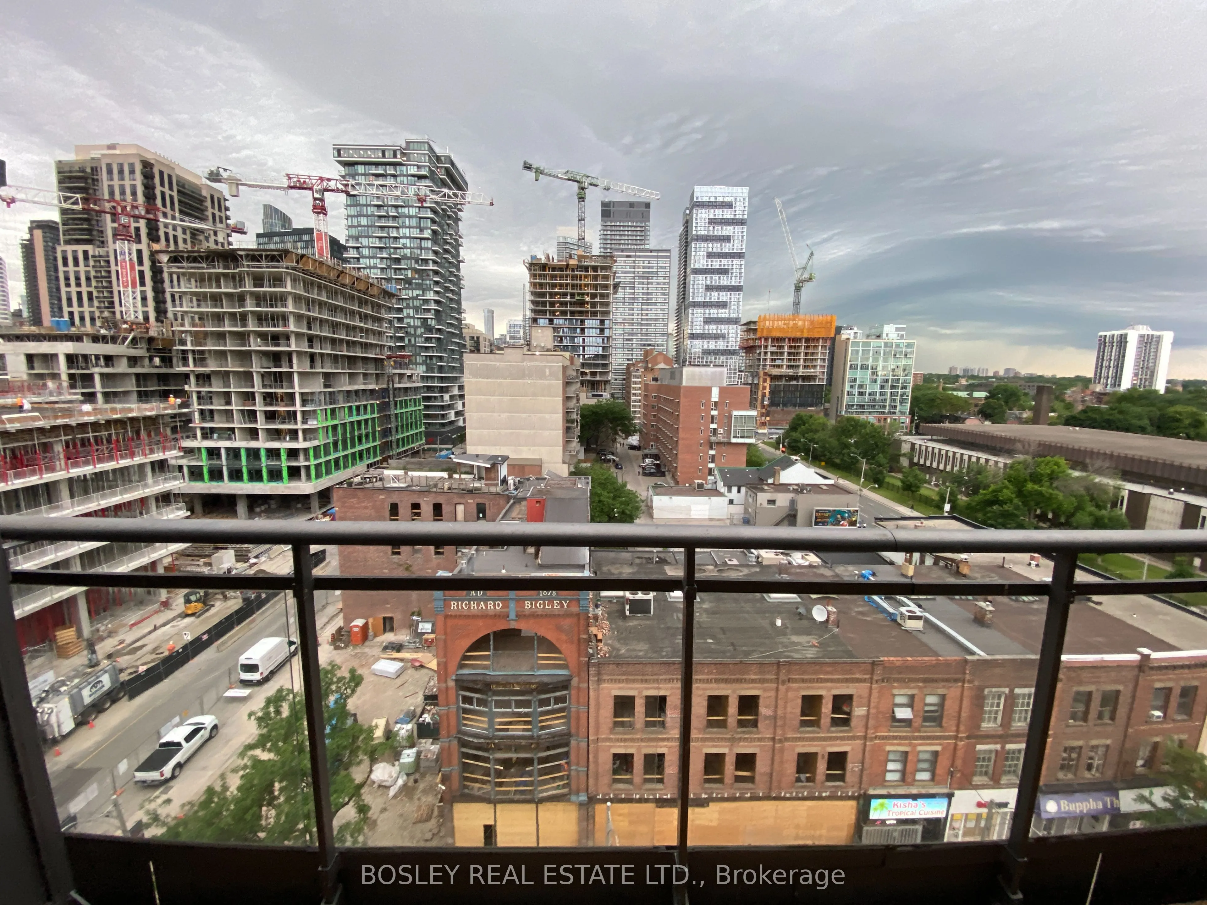 127 Queen Street E, #904