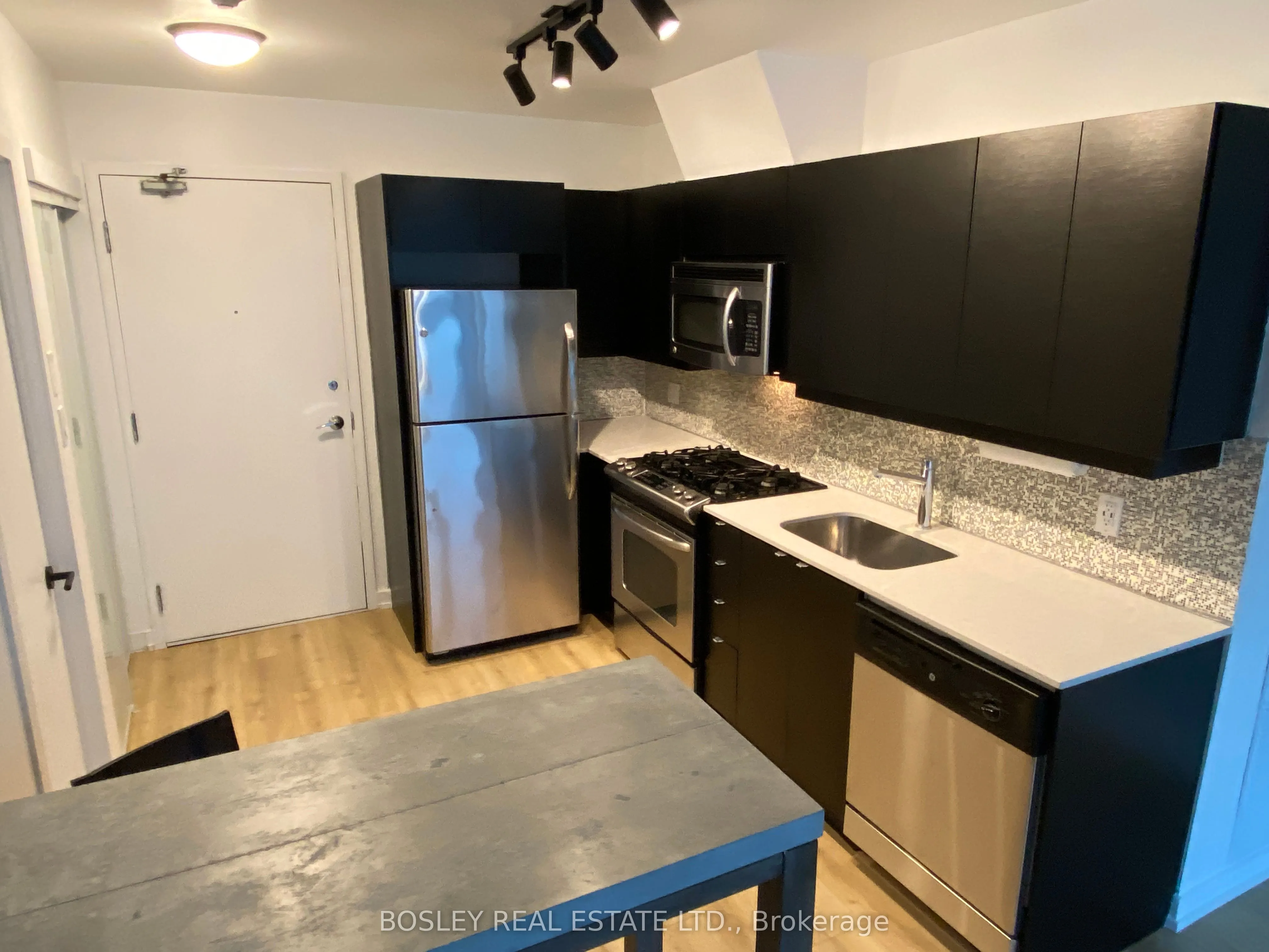 127 Queen Street E, #904