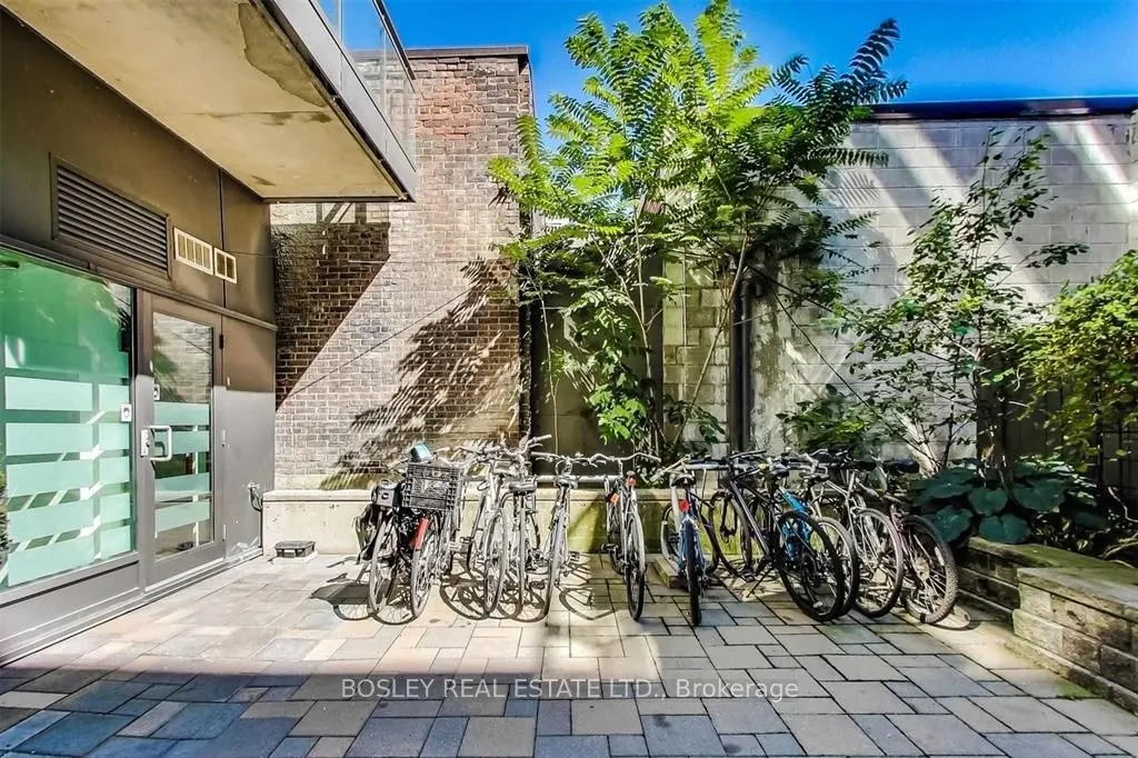 127 Queen Street E, #904