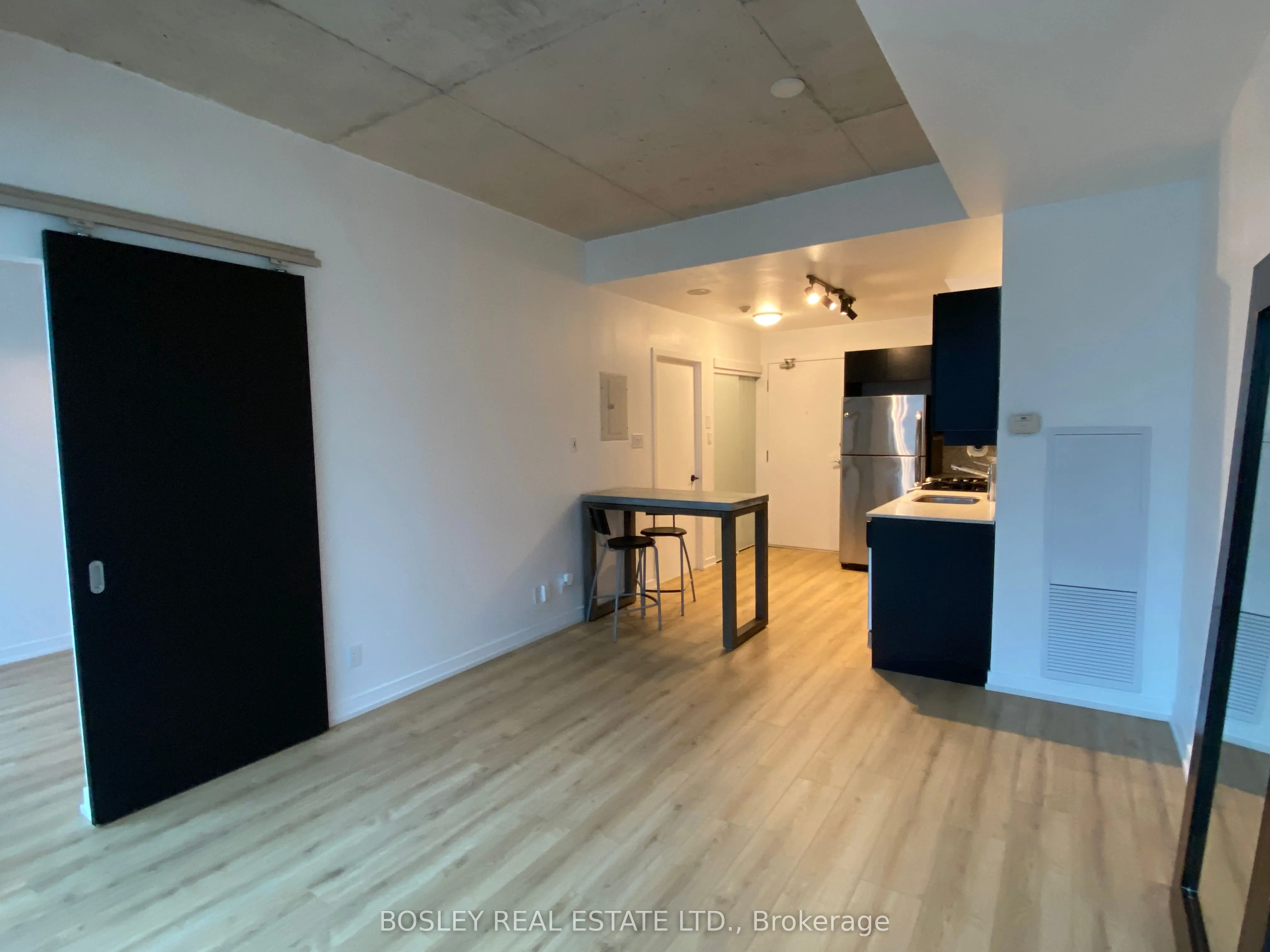 127 Queen Street E, #904