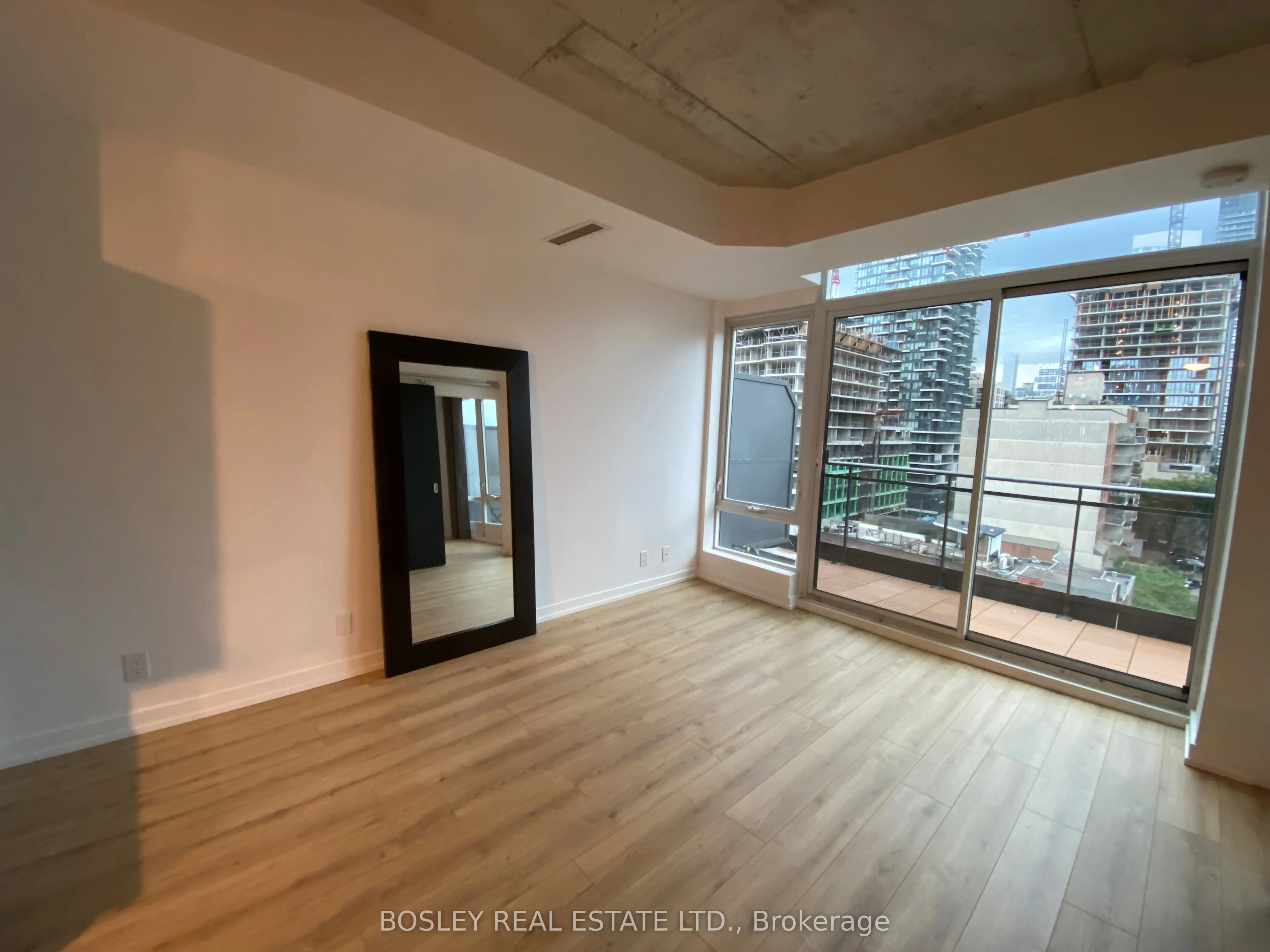 127 Queen Street E, #904