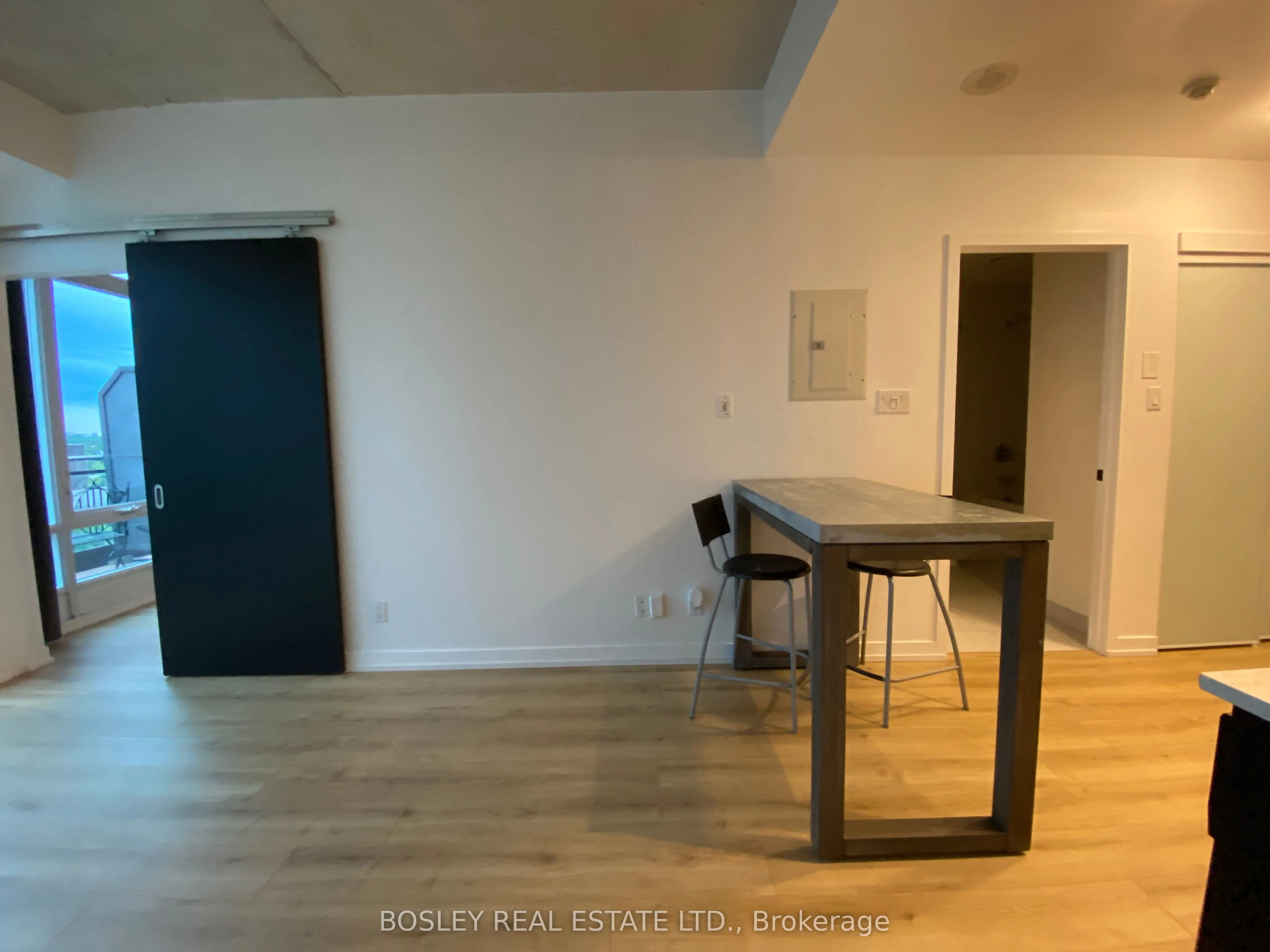 127 Queen Street E, #904