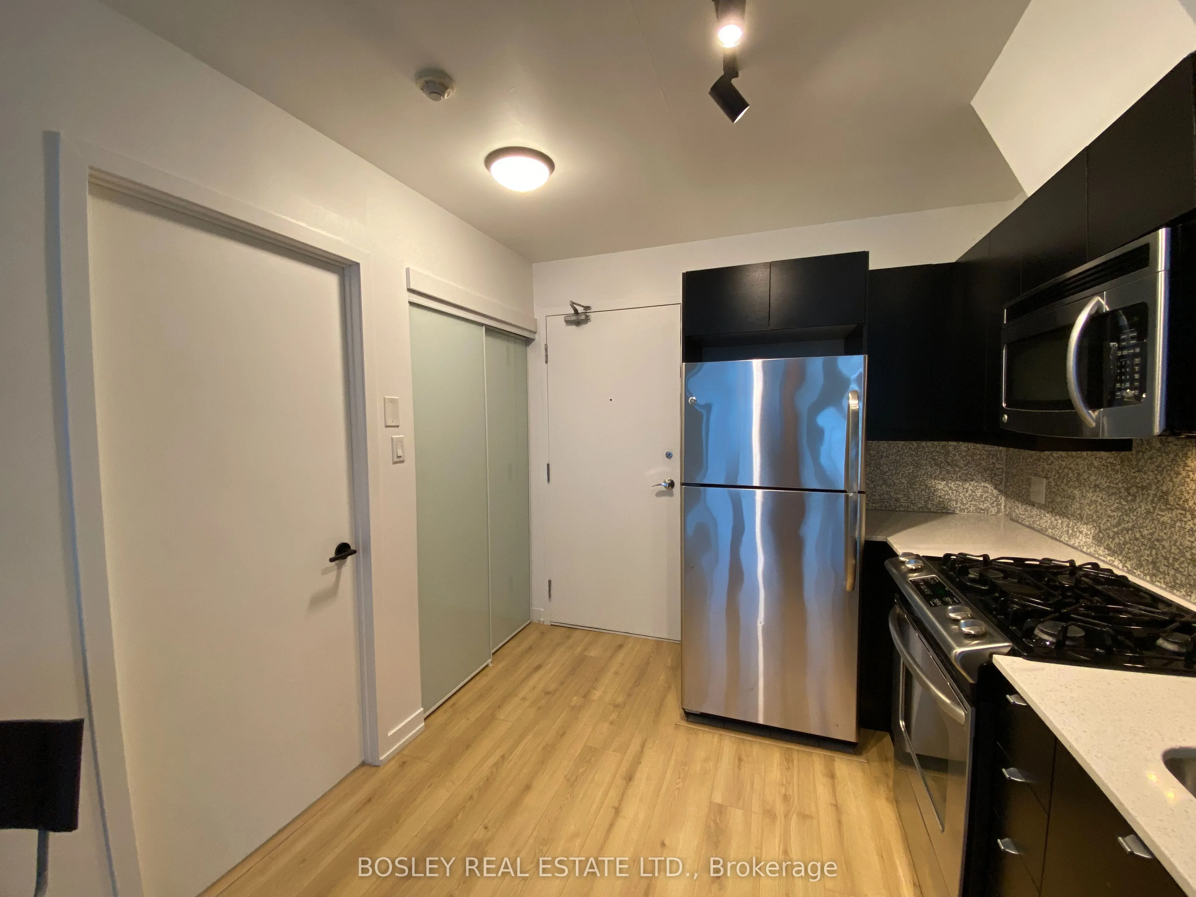 127 Queen Street E, #904