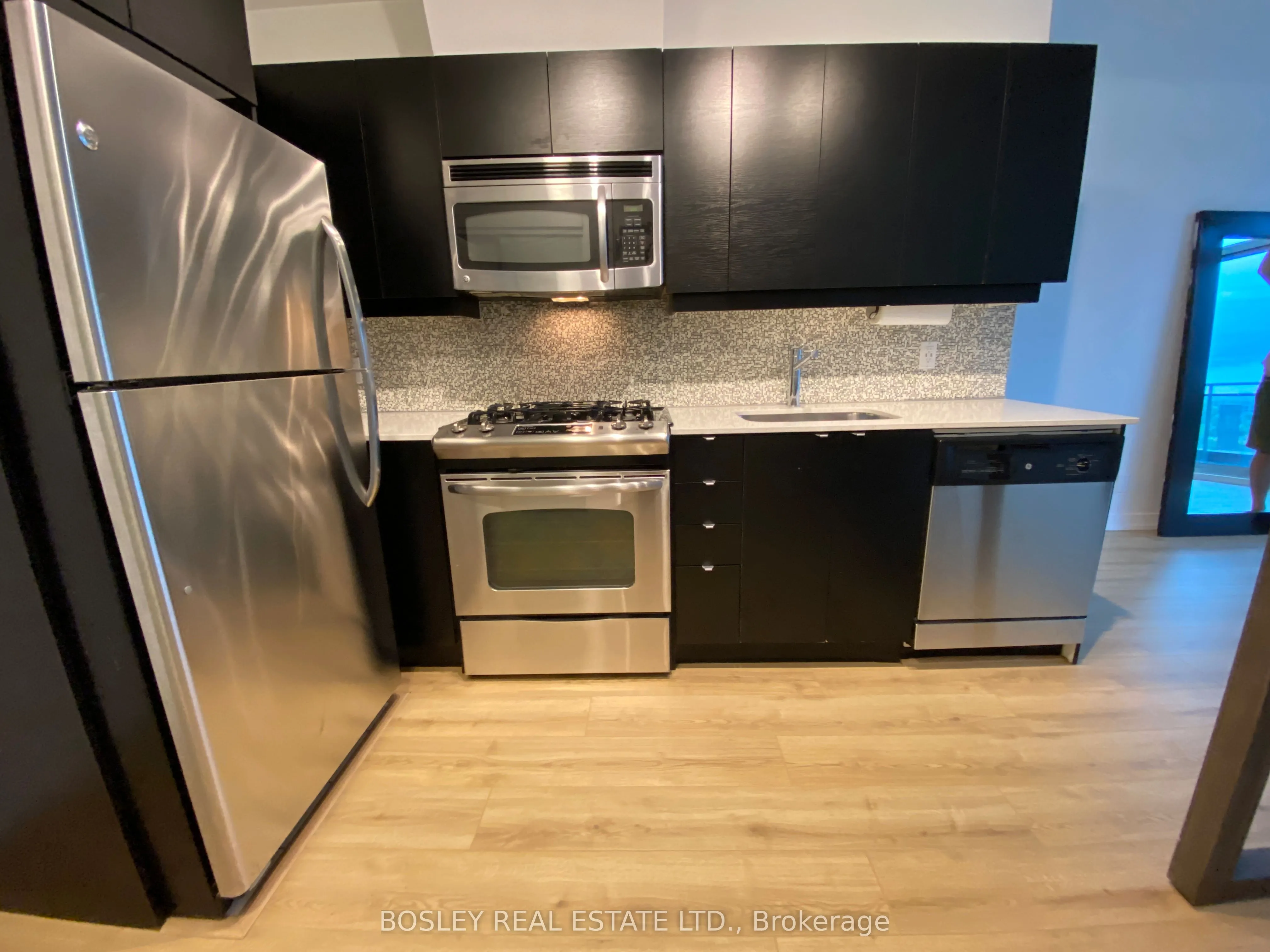 127 Queen Street E, #904