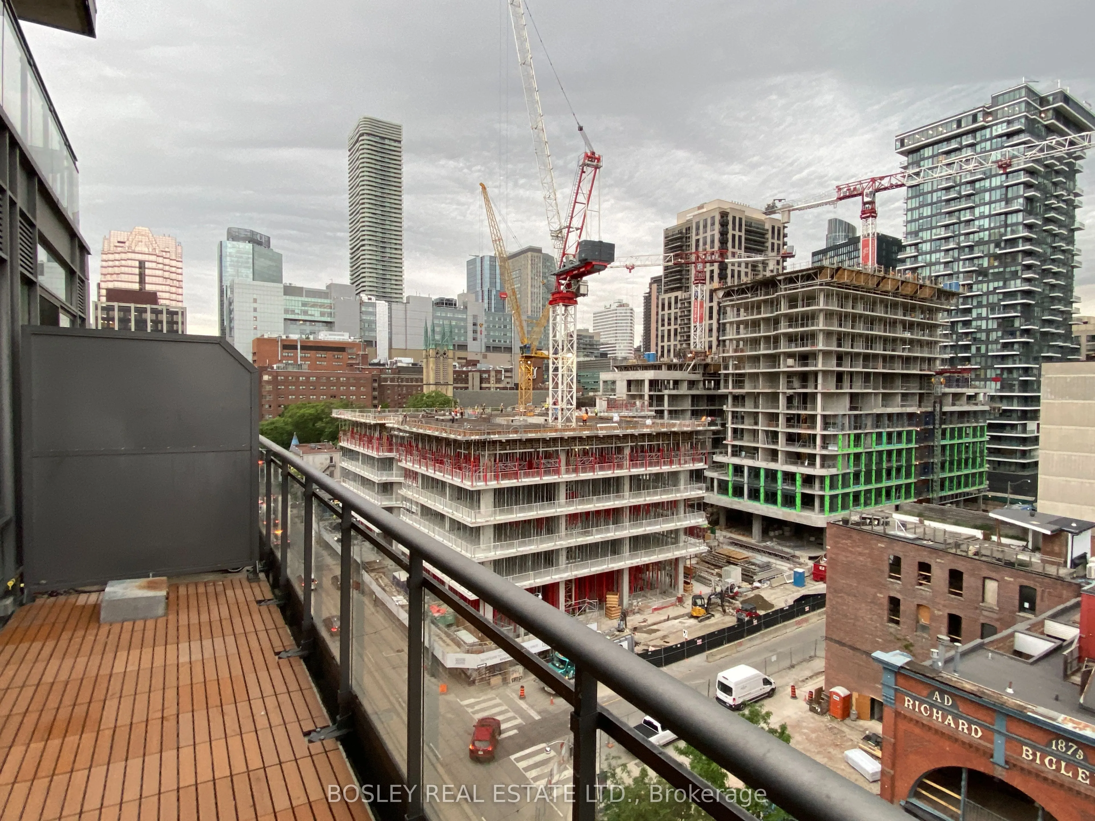 127 Queen Street E, #904
