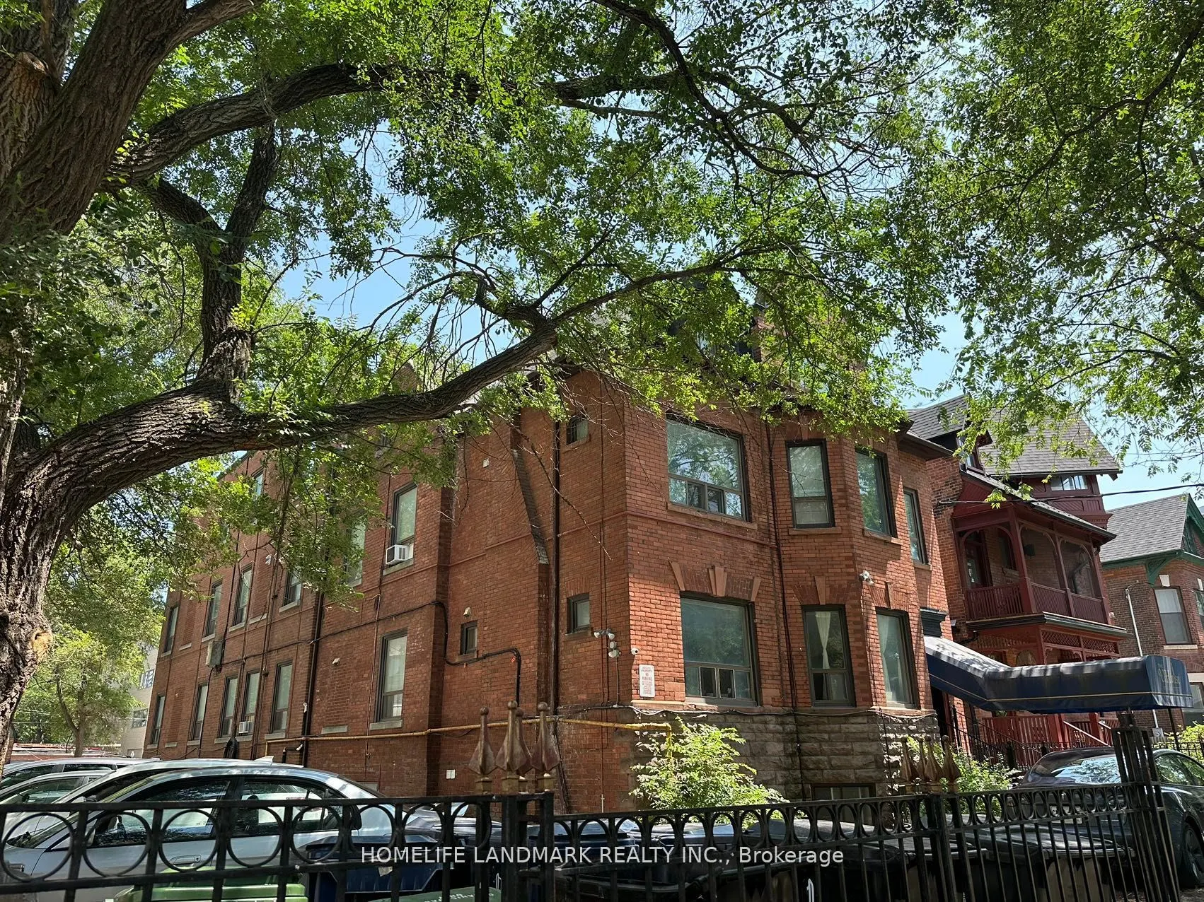409 Huron Street, #211