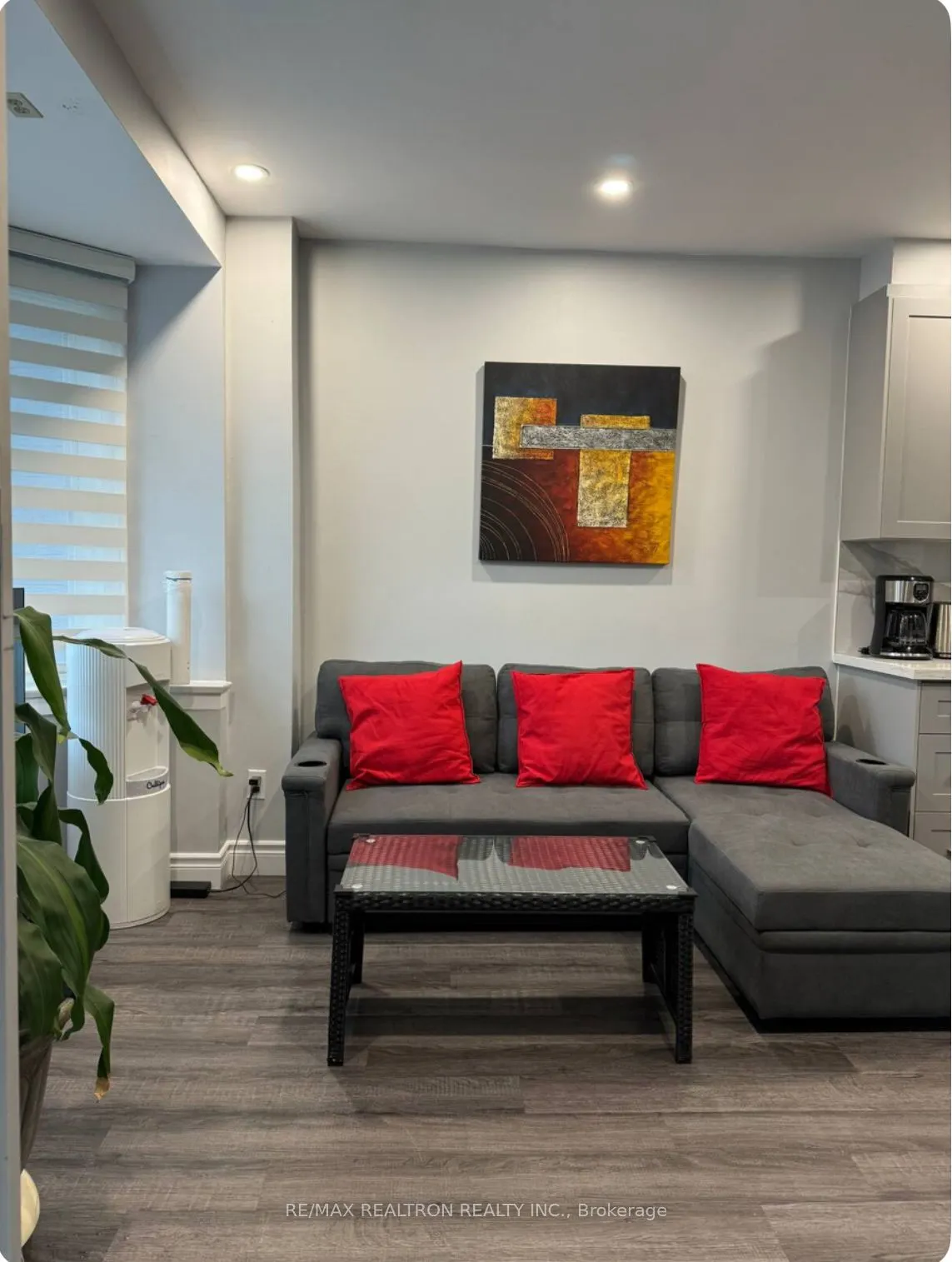 326 Bathurst Street, #Main