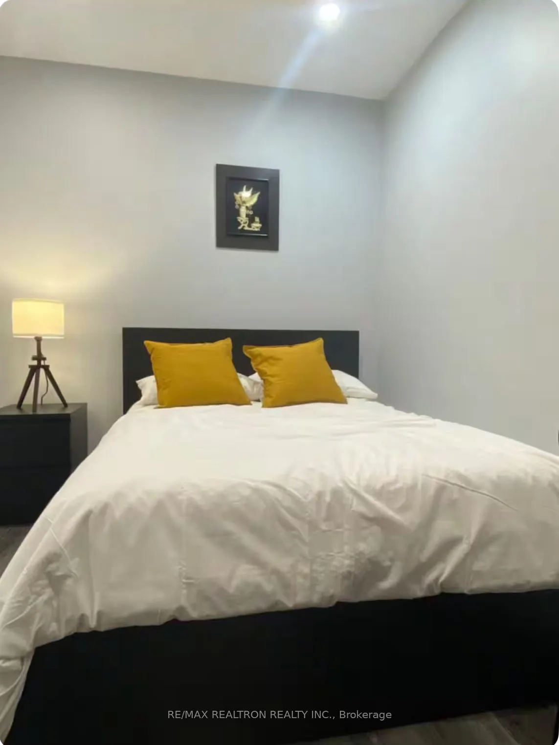 326 Bathurst Street, #Main