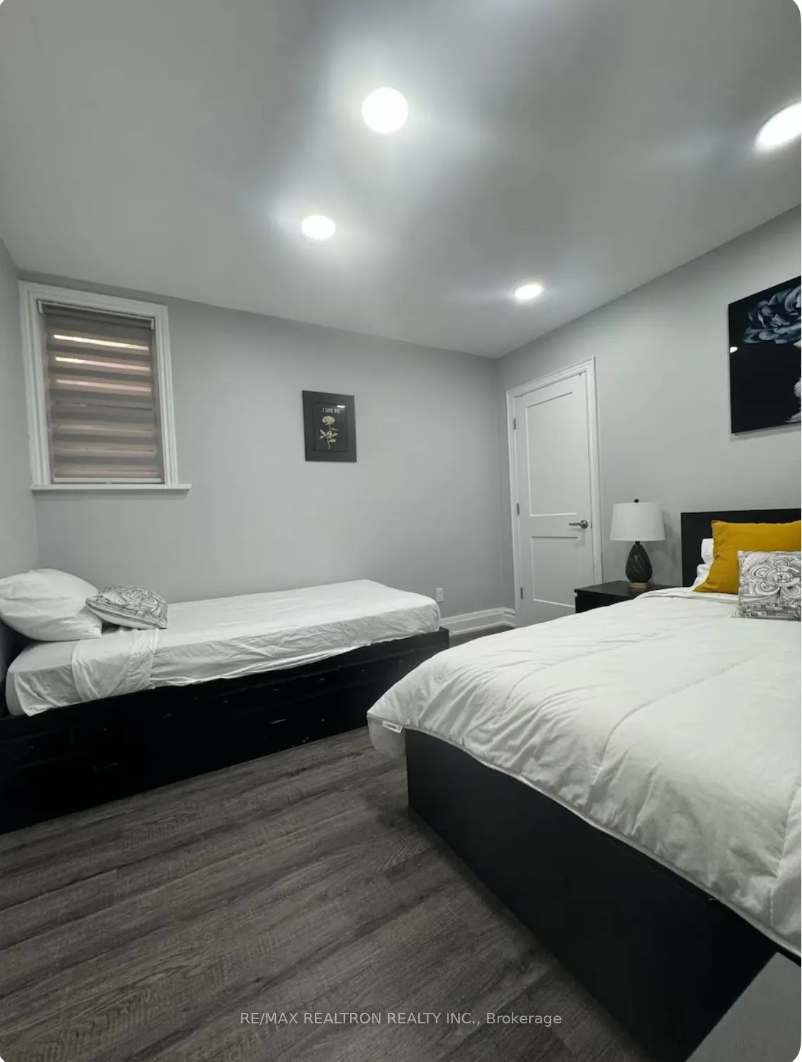 326 Bathurst Street, #Main