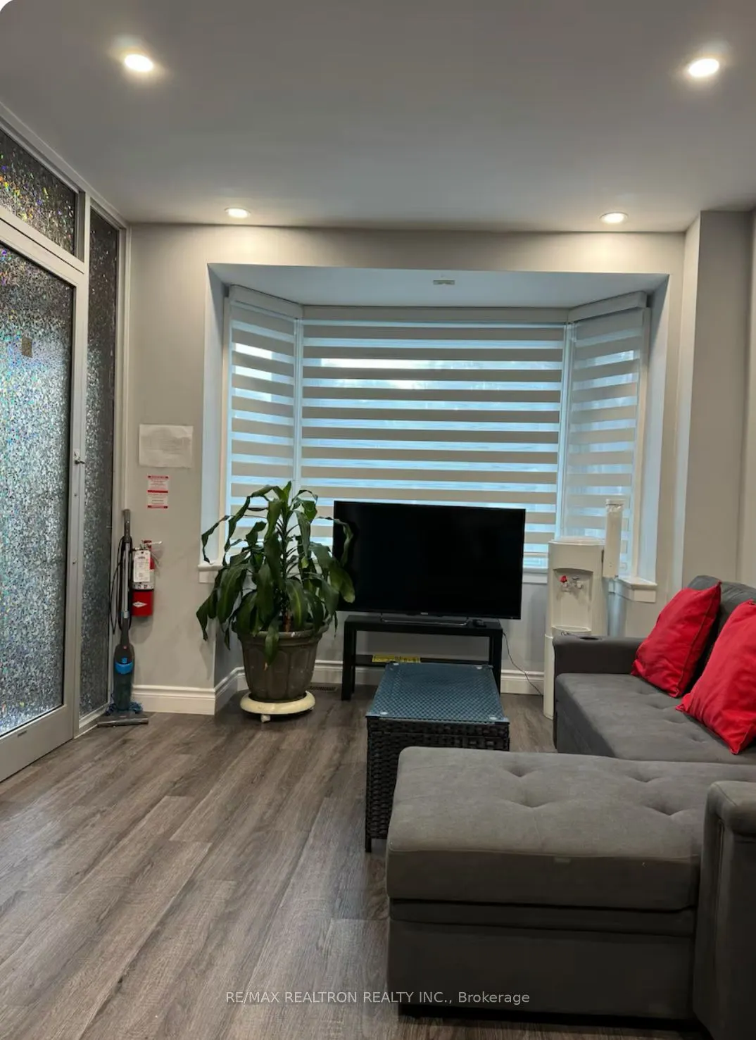 326 Bathurst Street, #Main