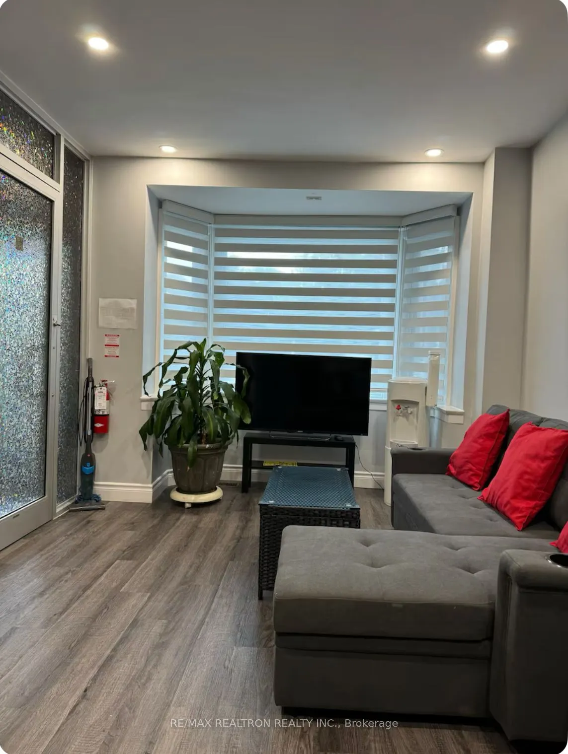 326 Bathurst Street, #Main