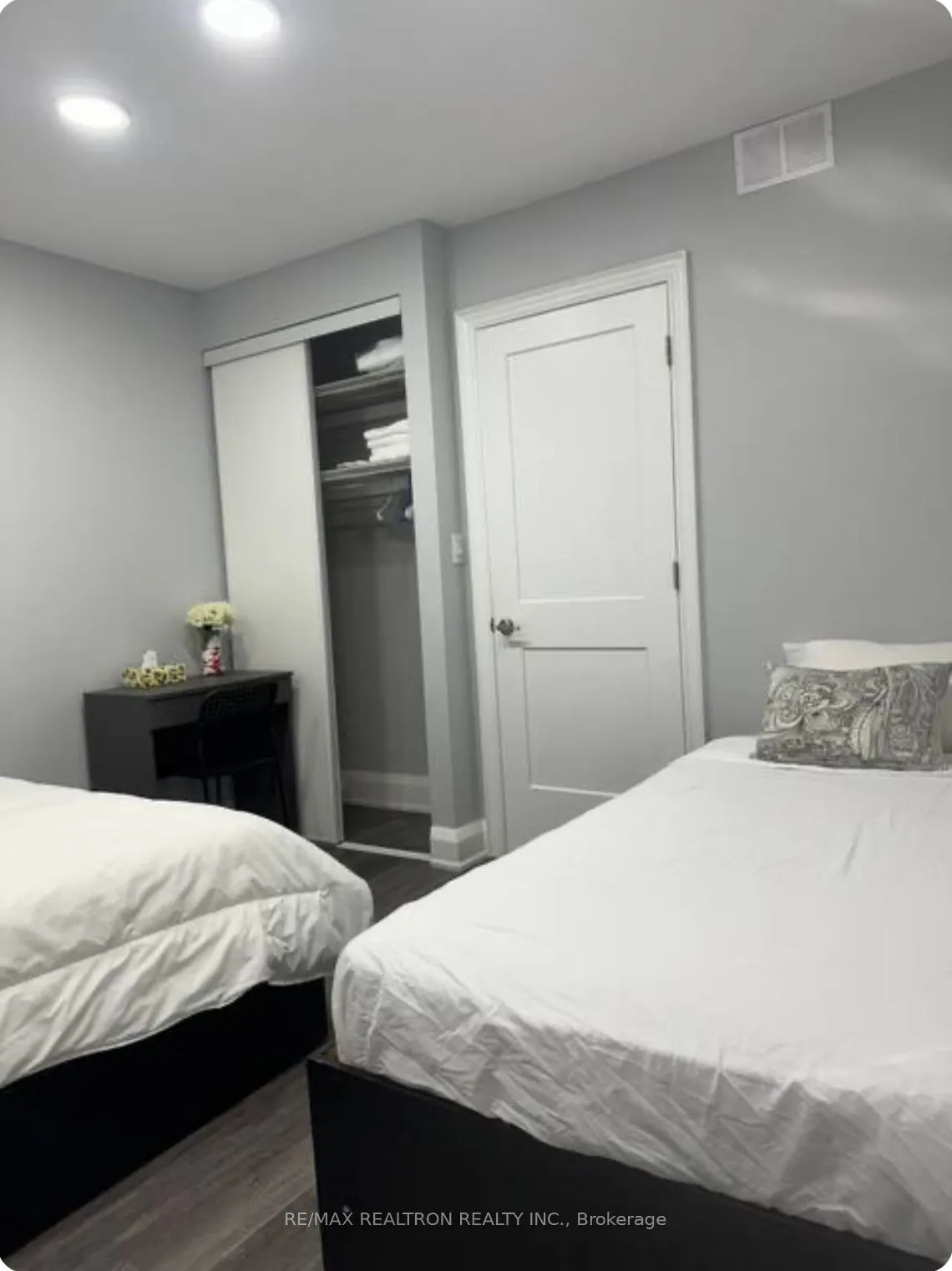 326 Bathurst Street, #Main