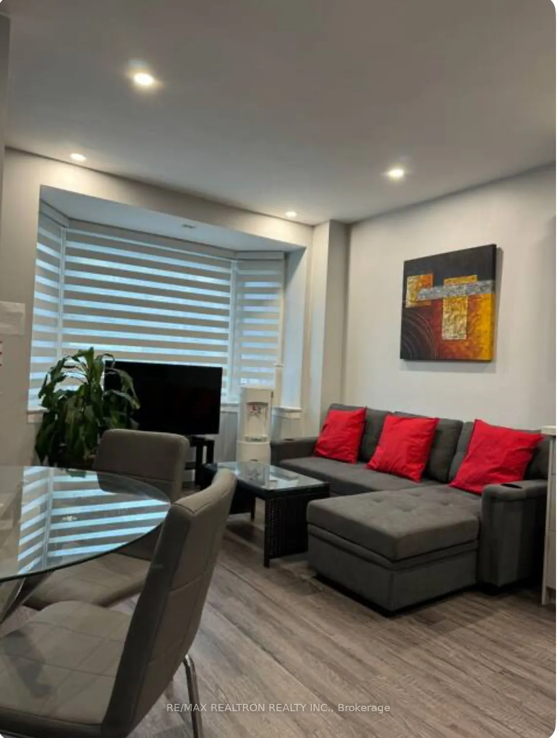 326 Bathurst Street, #Main