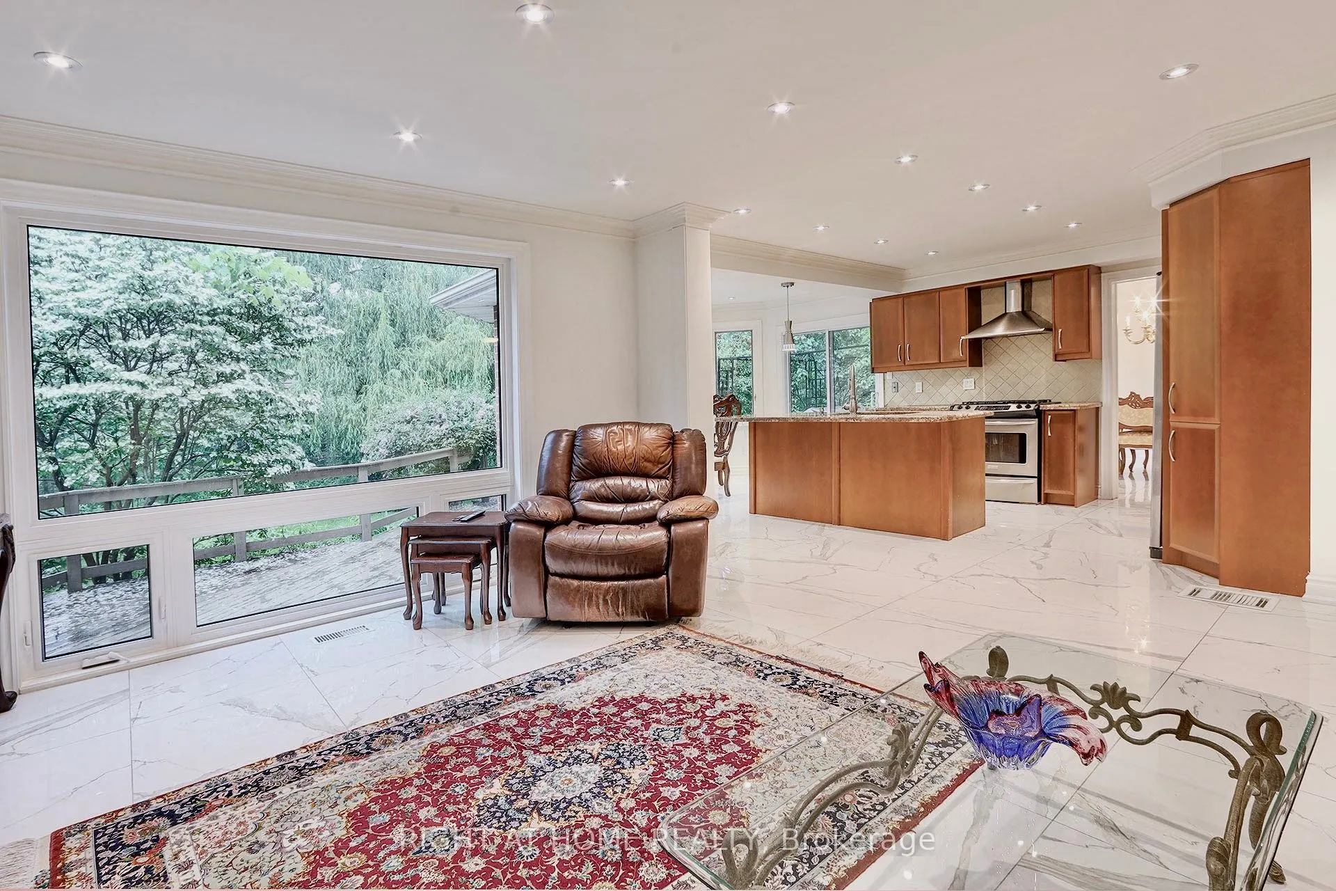 89 Yonge Boulevard