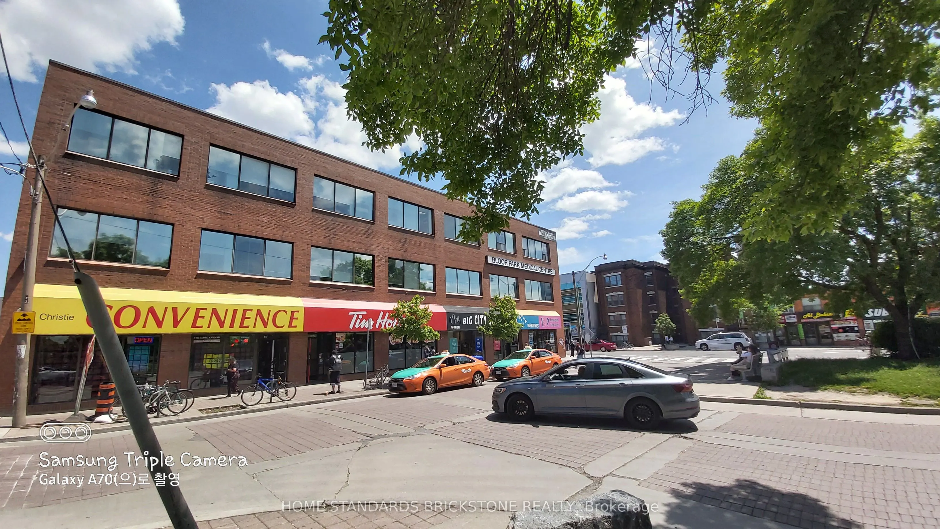 721 Bloor Street W, #100