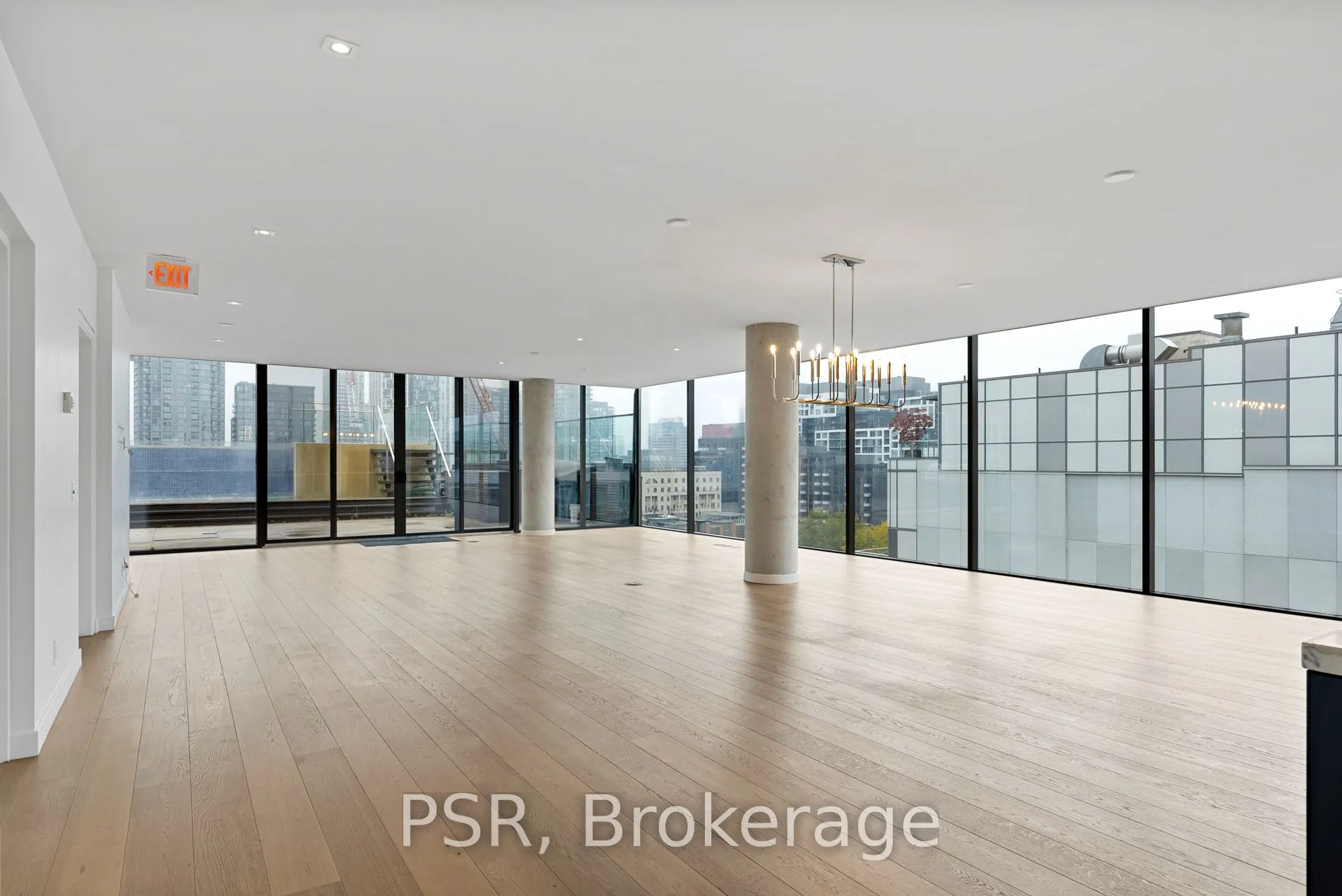 500 Wellington Street W, #Ph1001