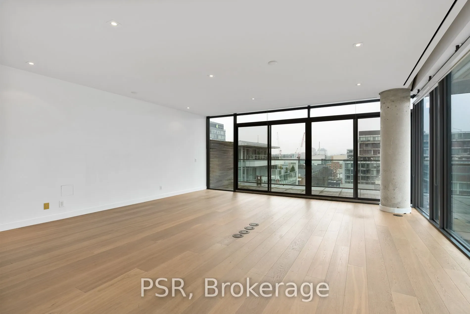 500 Wellington Street W, #Ph1001