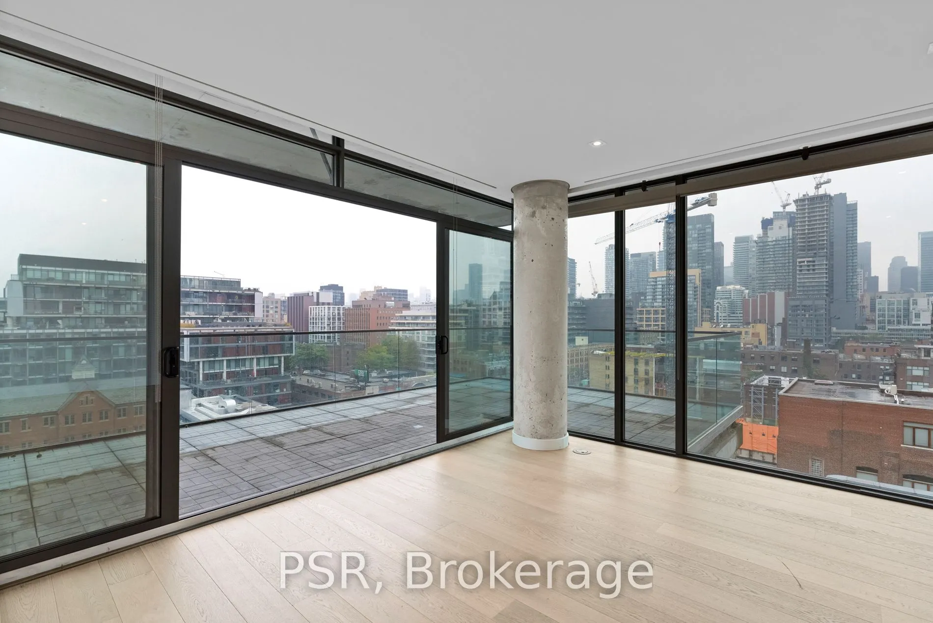 500 Wellington Street W, #Ph1001