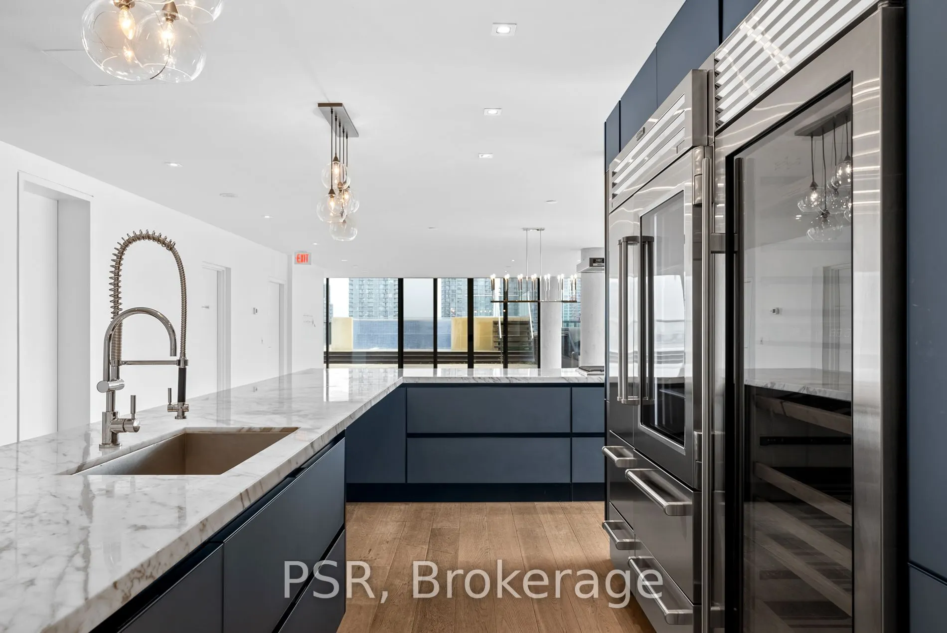 500 Wellington Street W, #Ph1001