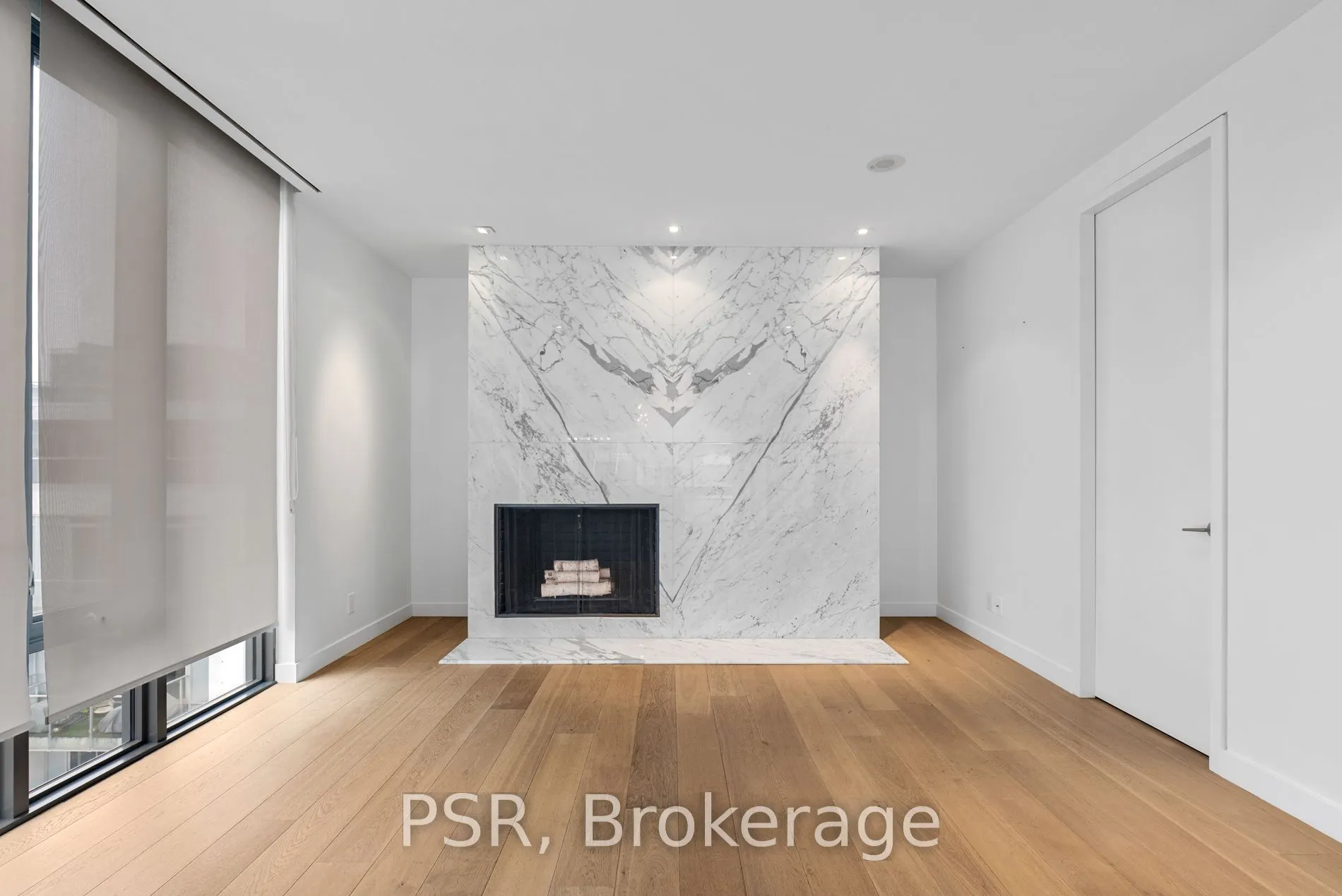 500 Wellington Street W, #Ph1001