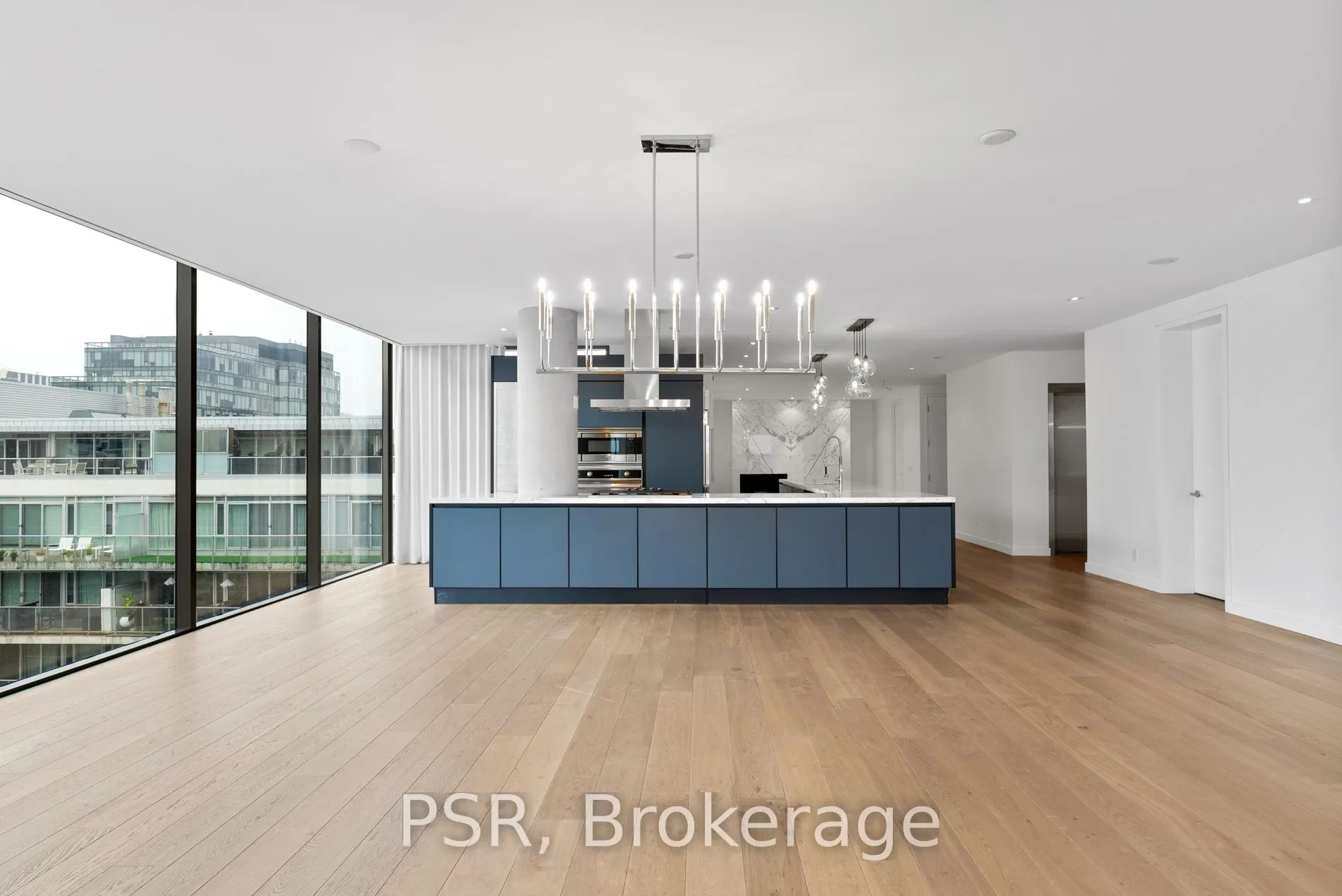 500 Wellington Street W, #Ph1001