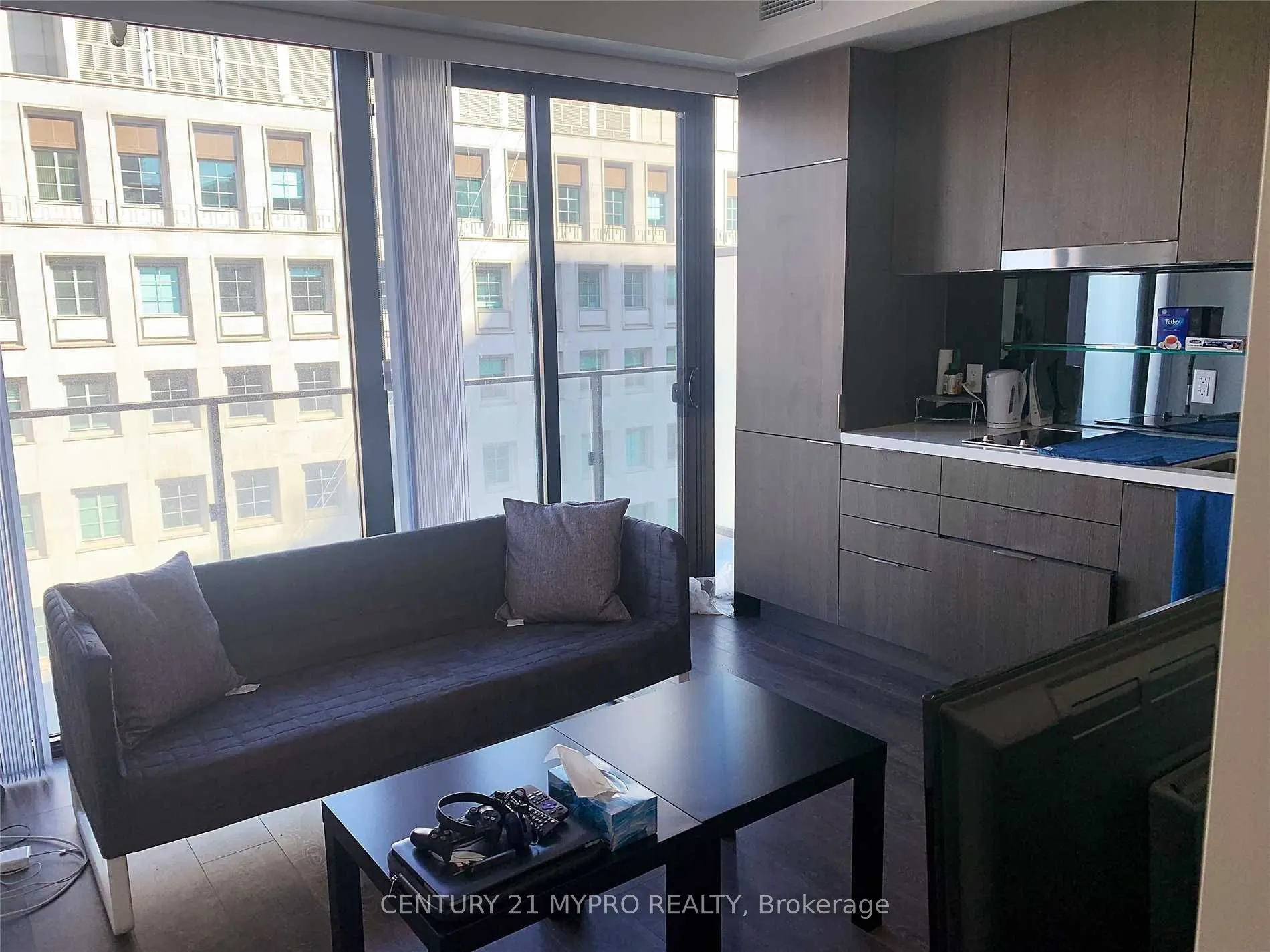 215 Queen Street W, #810