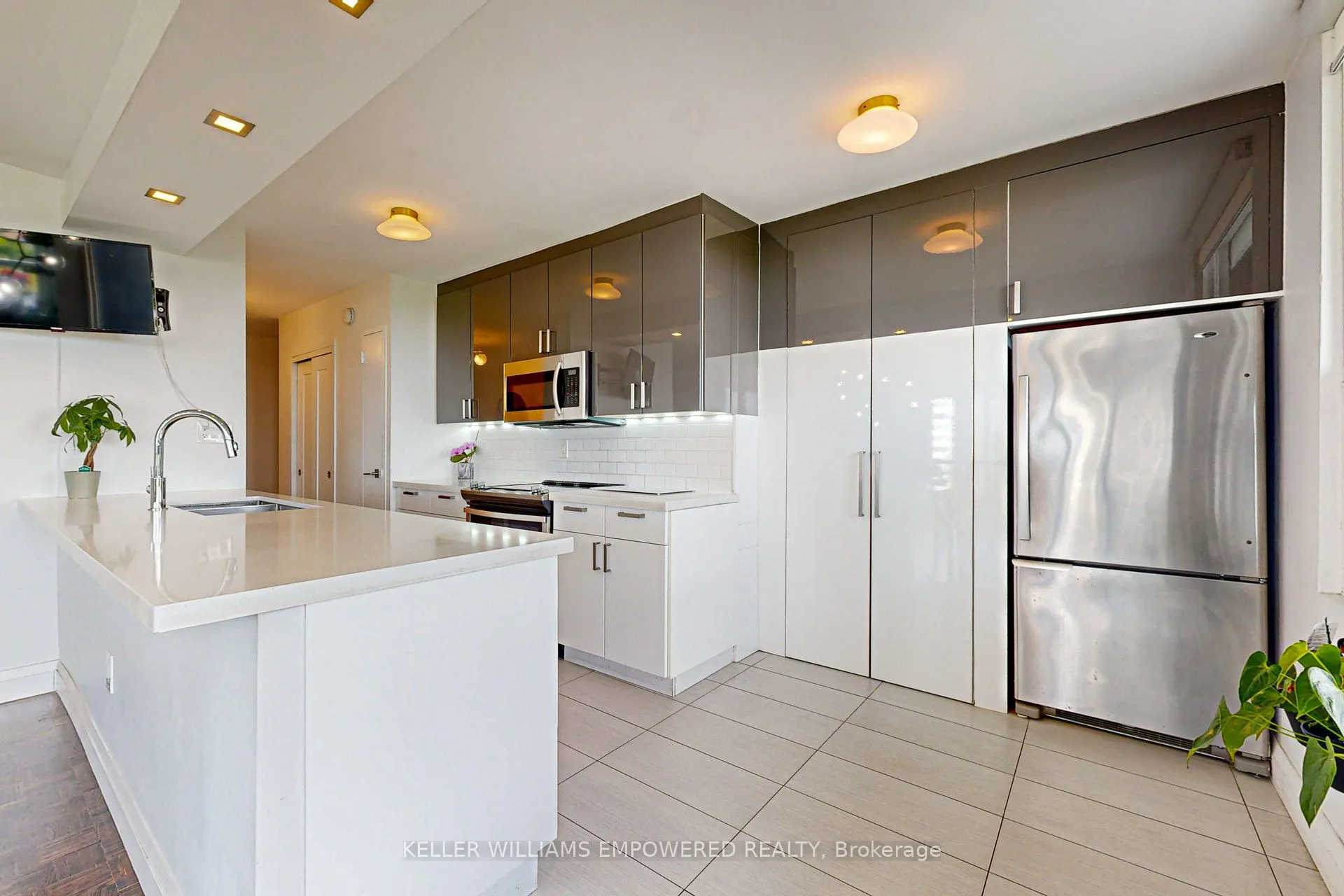 115 Antibes Drive, #1006
