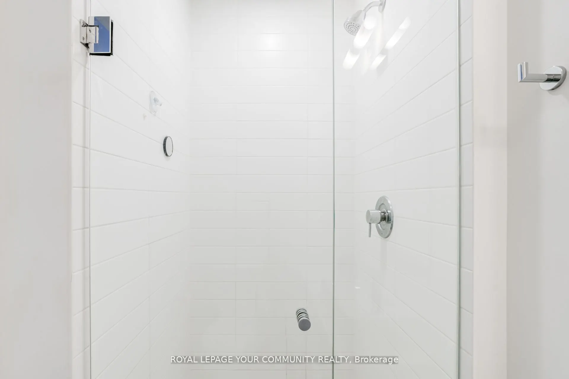 27 Bathurst Street W, #1516