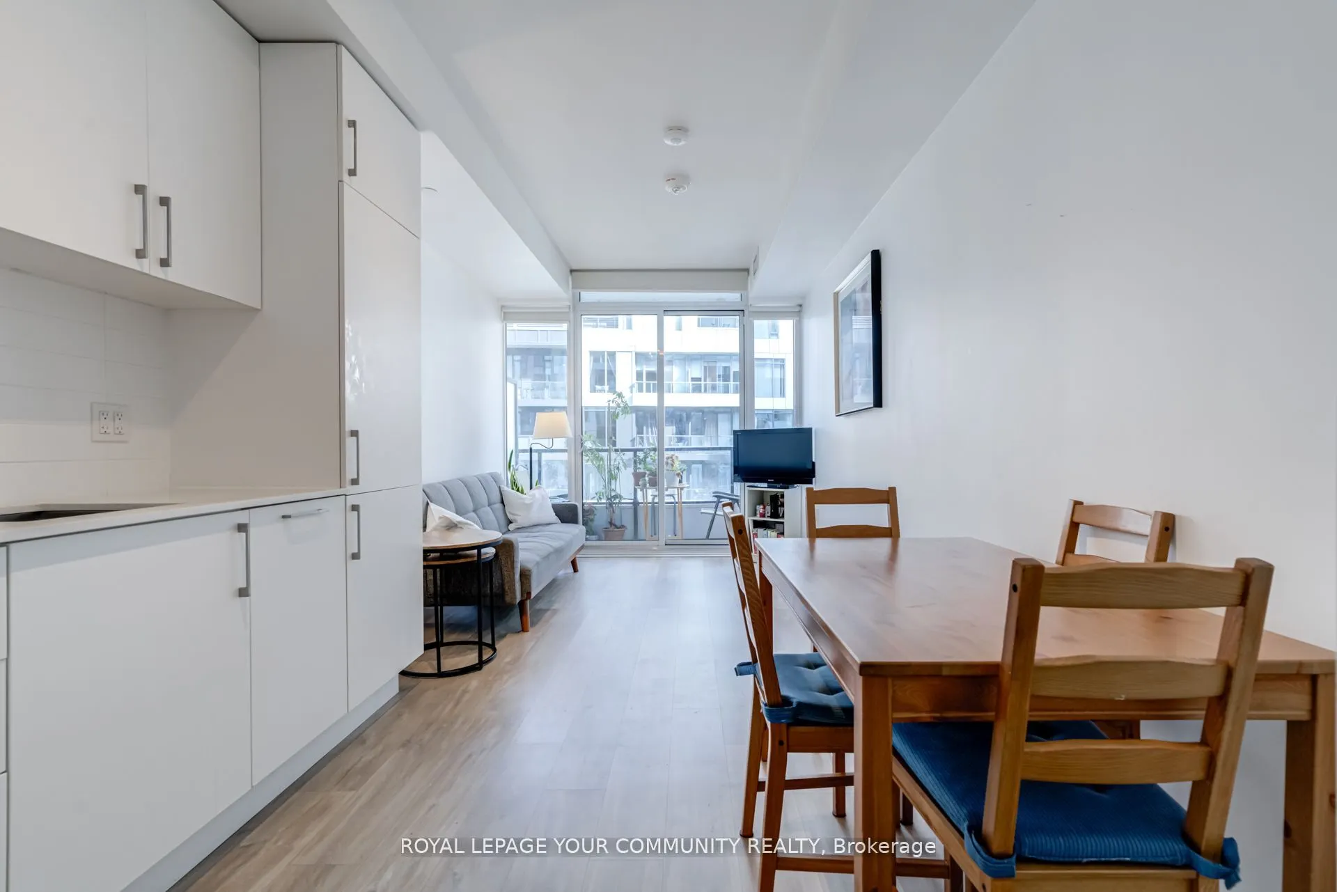 27 Bathurst Street W, #1516